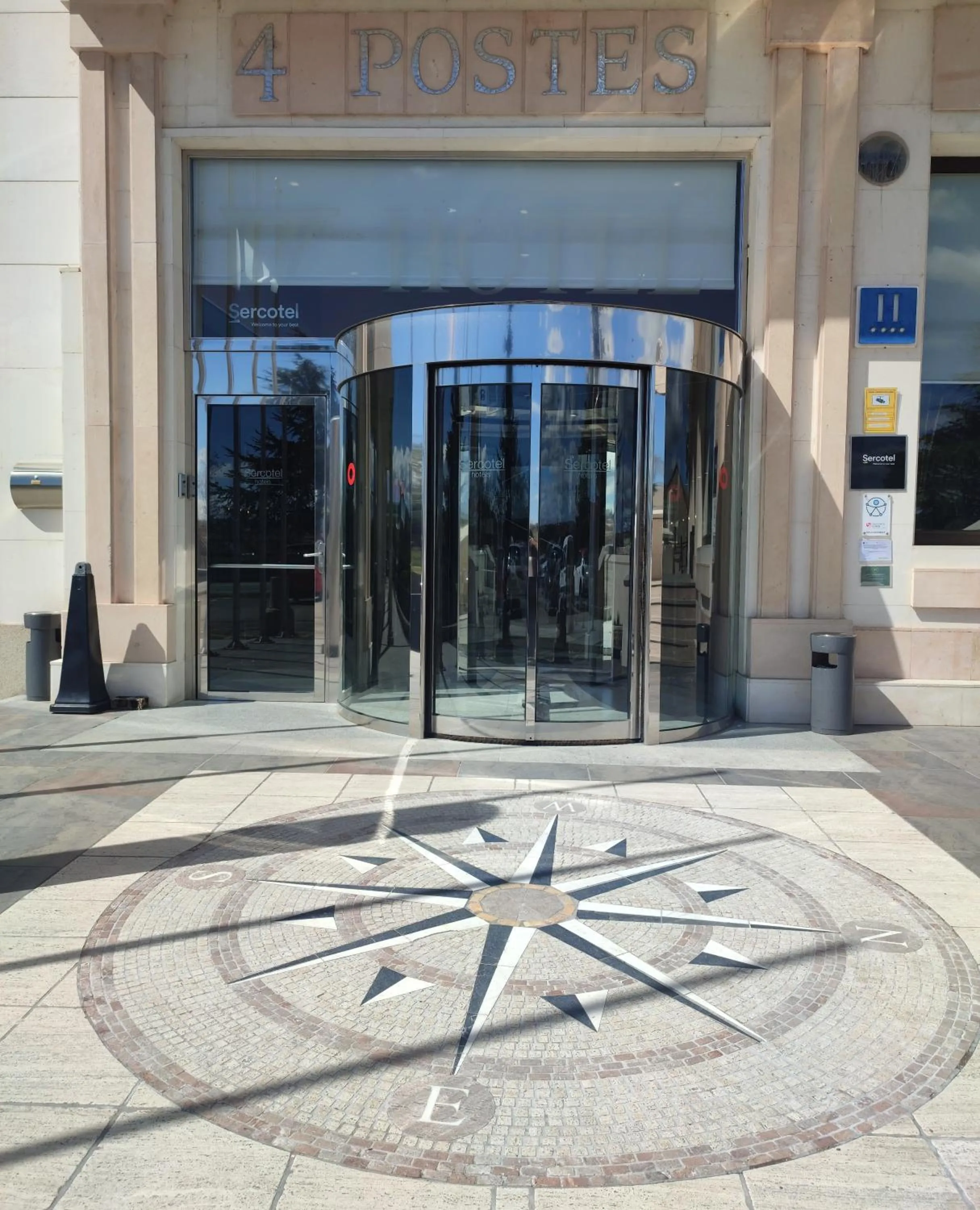 Property building in Hotel Sercotel Cuatro Postes