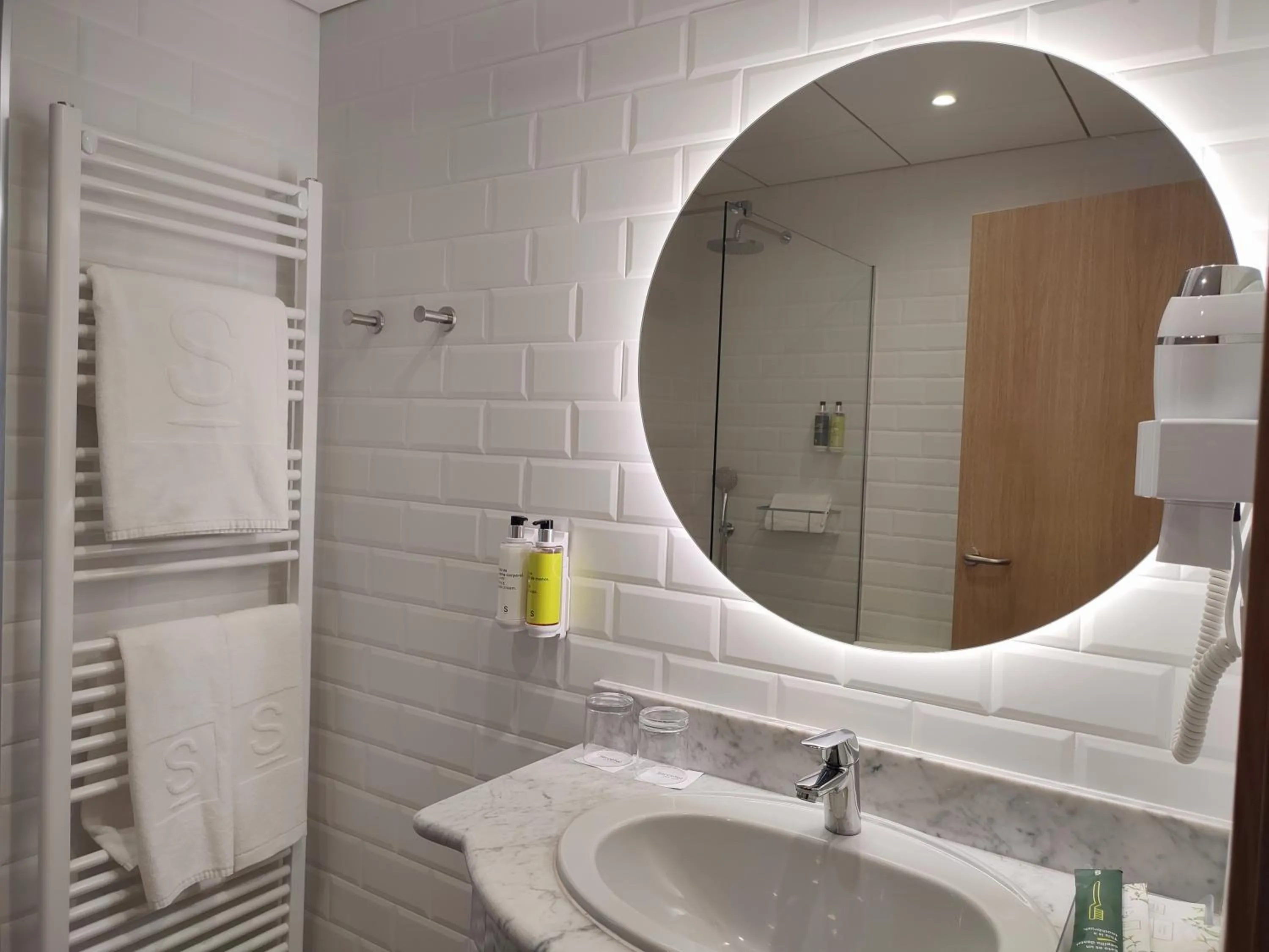 Toilet in Hotel Sercotel Cuatro Postes