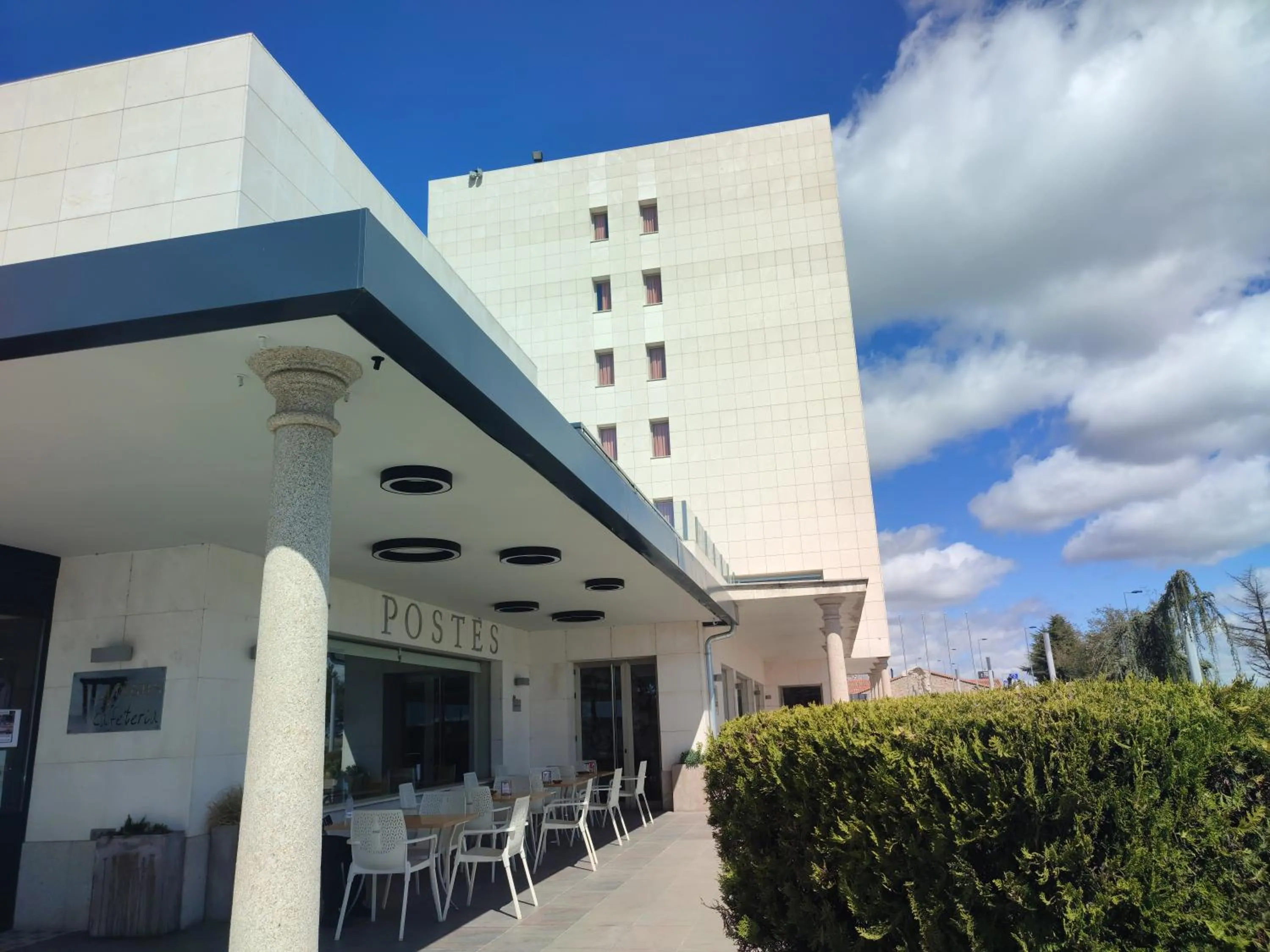 Property building in Hotel Sercotel Cuatro Postes