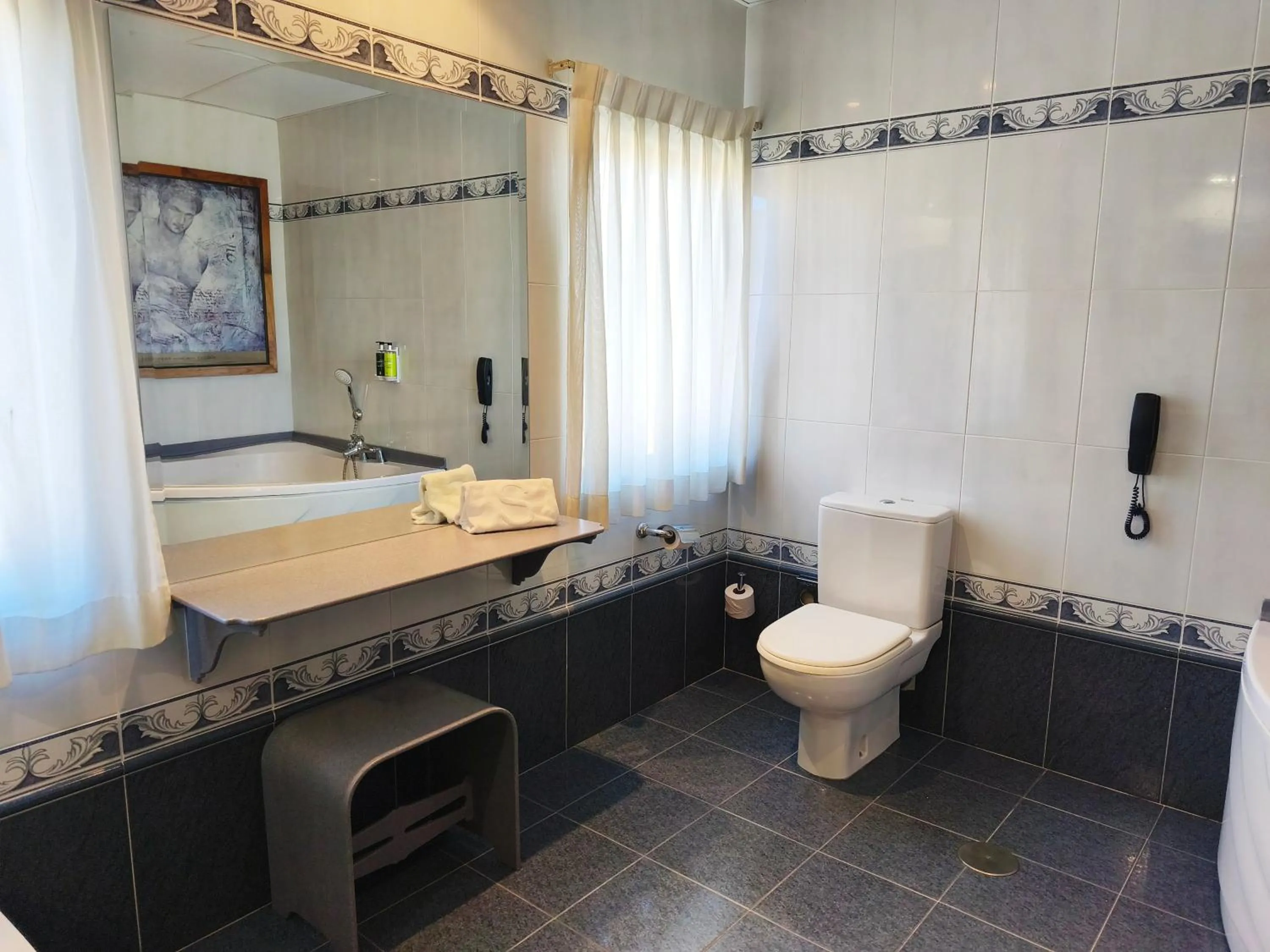 Toilet in Hotel Sercotel Cuatro Postes