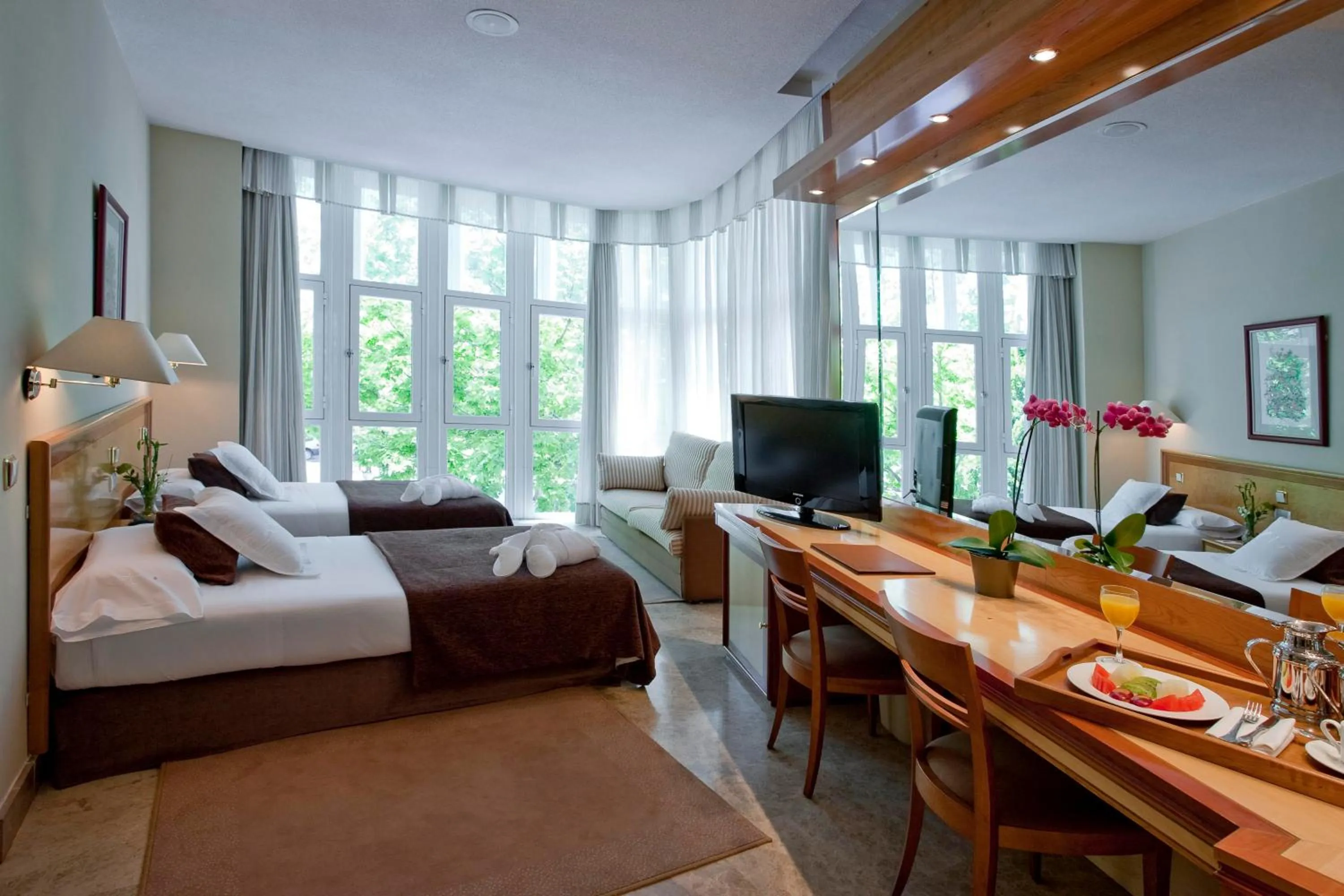 Photo of the whole room, Bed in VP Jardín de Tres Cantos