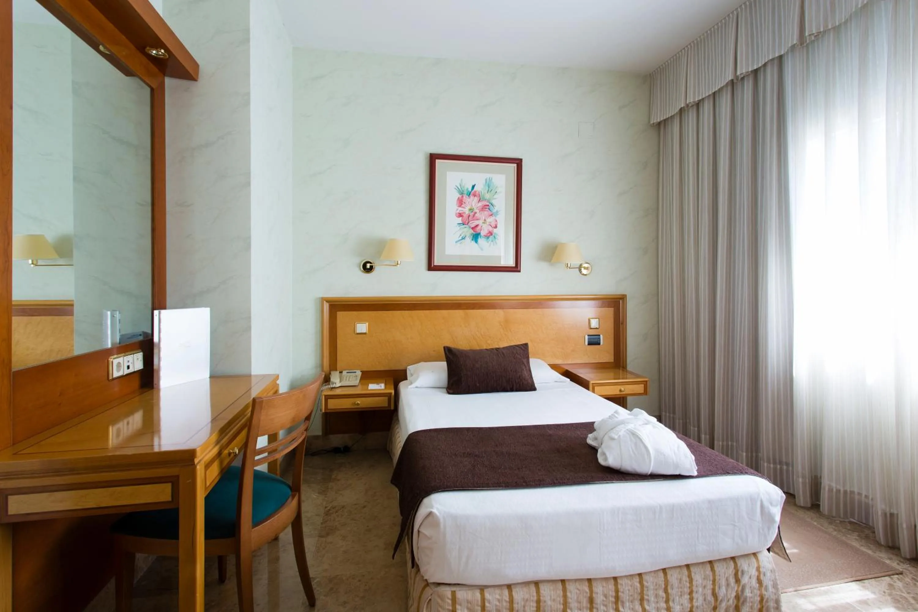 Photo of the whole room, Bed in VP Jardín de Tres Cantos