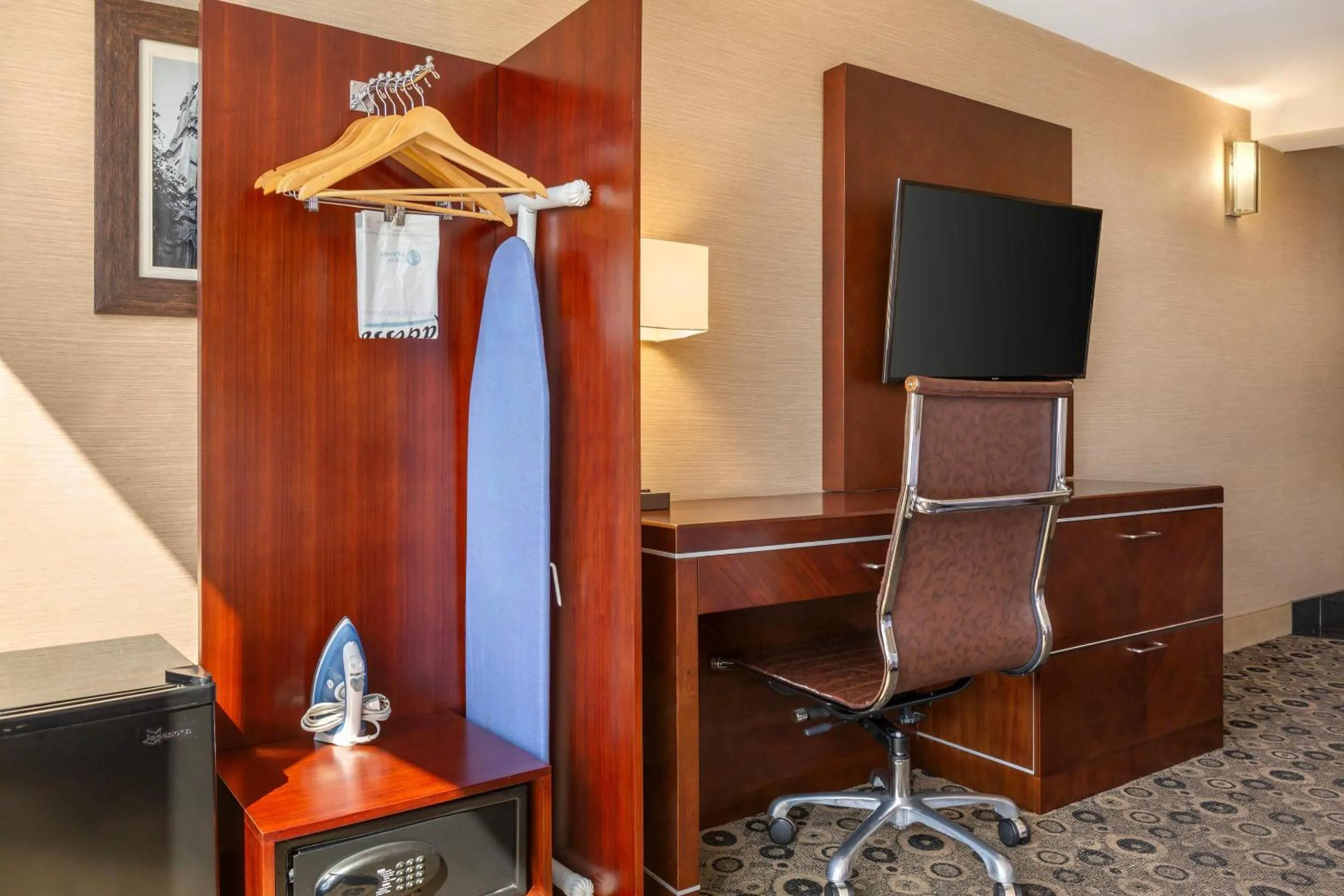 Bedroom in Radisson Hotel Southfield-Detroit