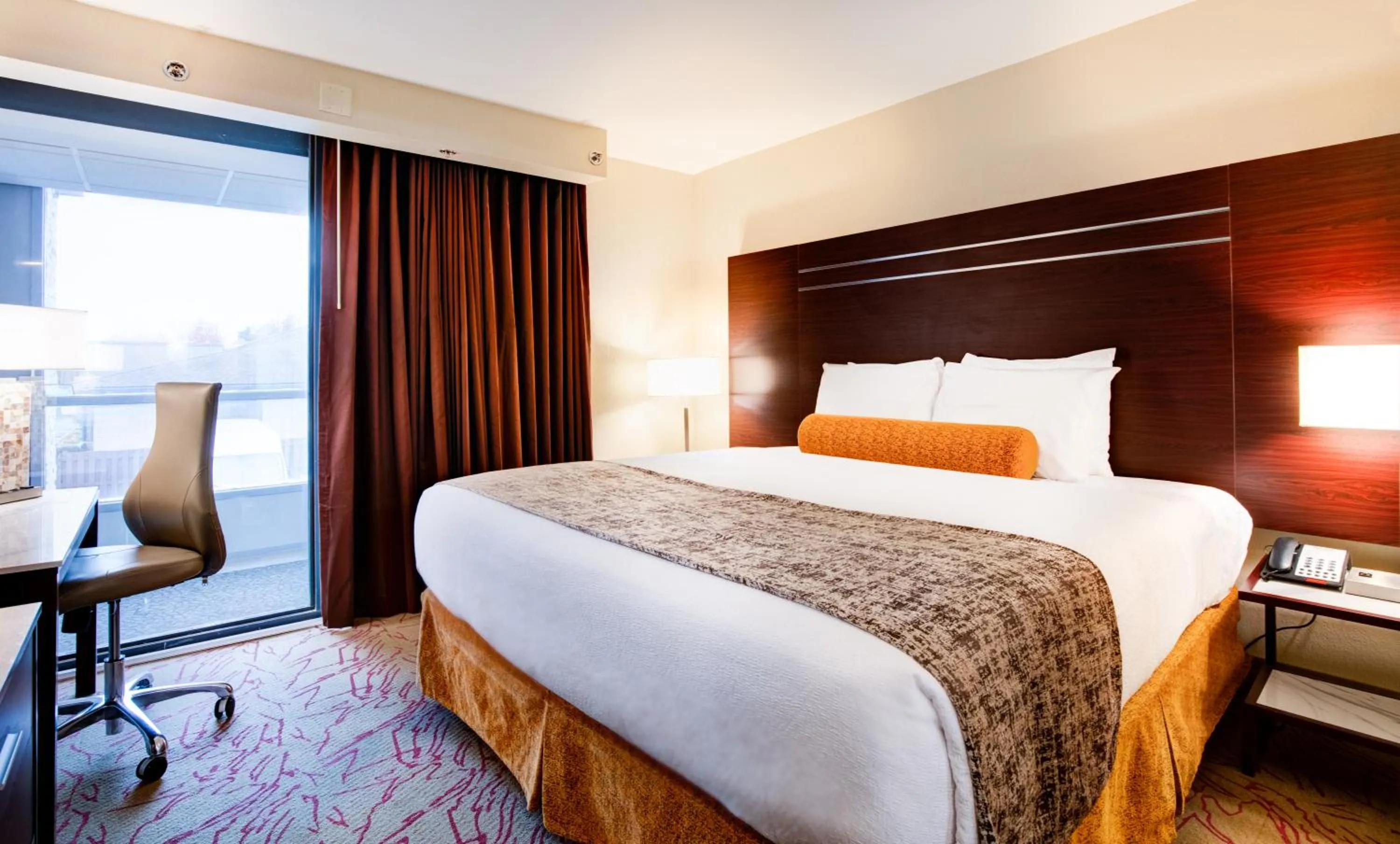 Bed in Radisson Hotel Southfield-Detroit