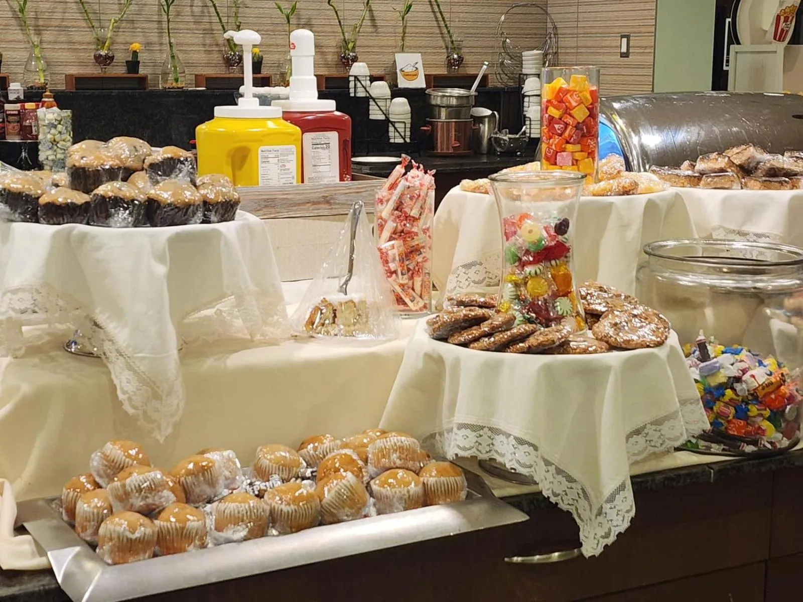 Buffet breakfast in Radisson Hotel Southfield-Detroit