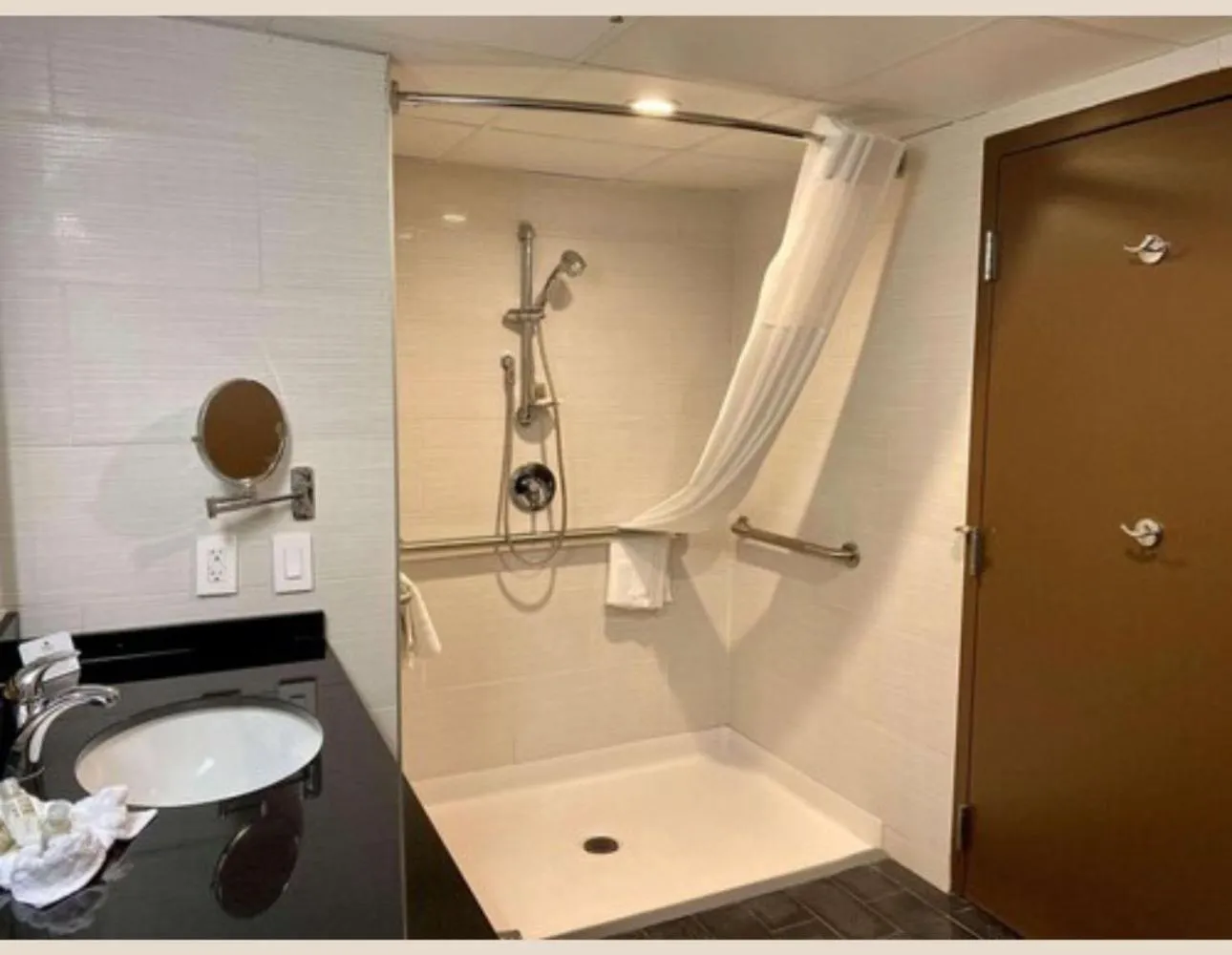 Bathroom in Radisson Hotel Southfield-Detroit