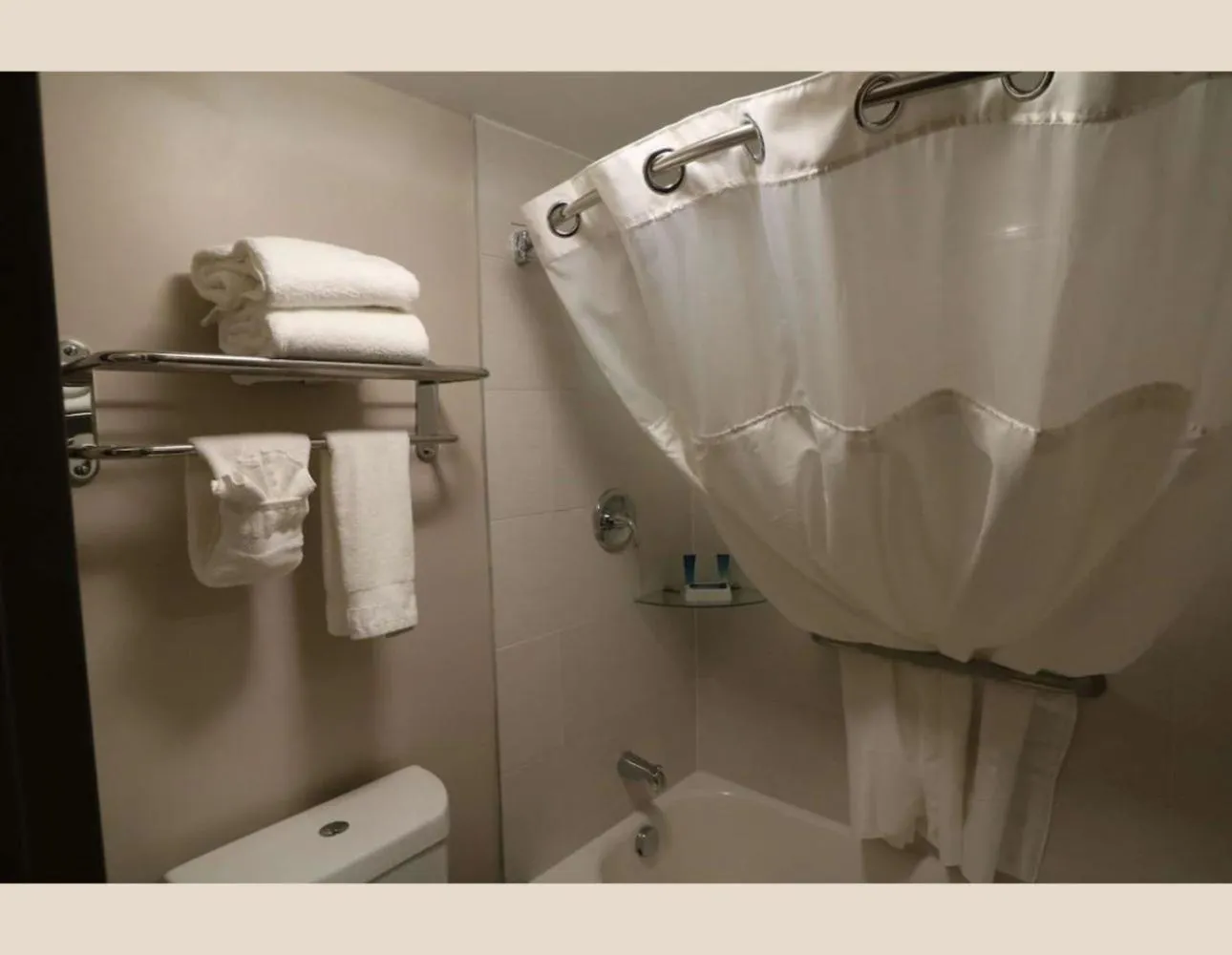 Bath in Radisson Hotel Southfield-Detroit