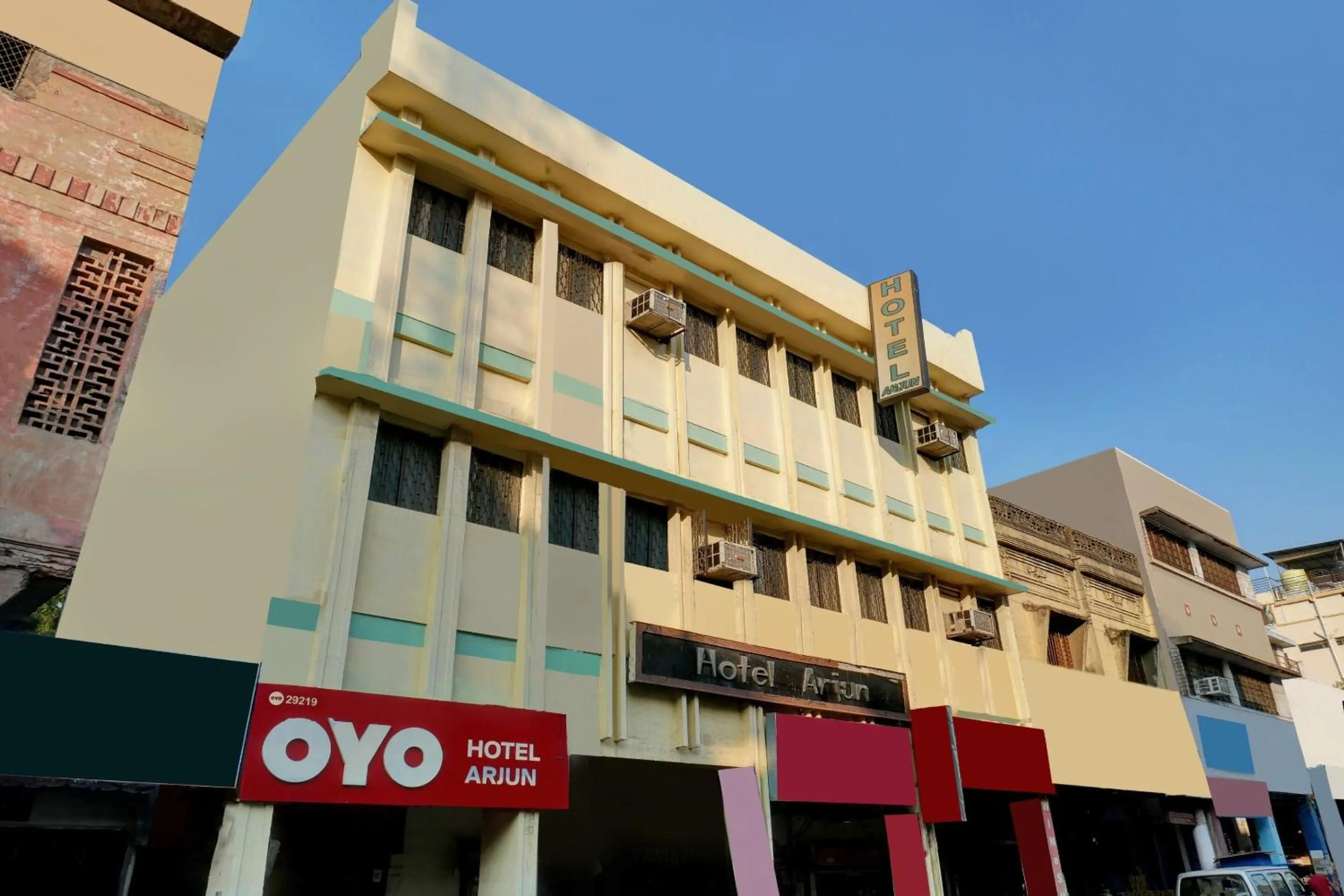 Facade/entrance in Hotel O by OYO Arjun