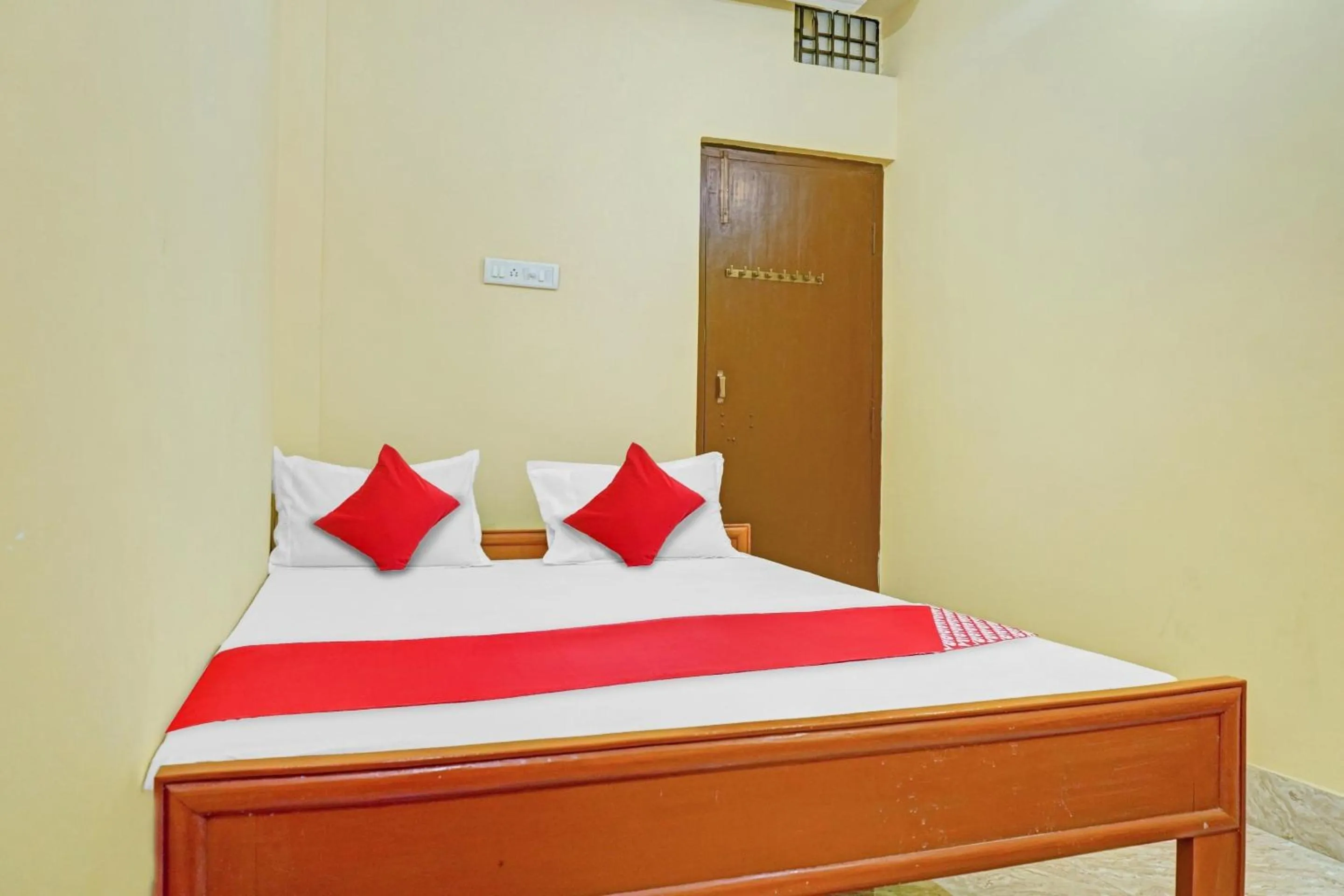 Bedroom, Bed in Hotel O Shree New Hotel Rajdhani
