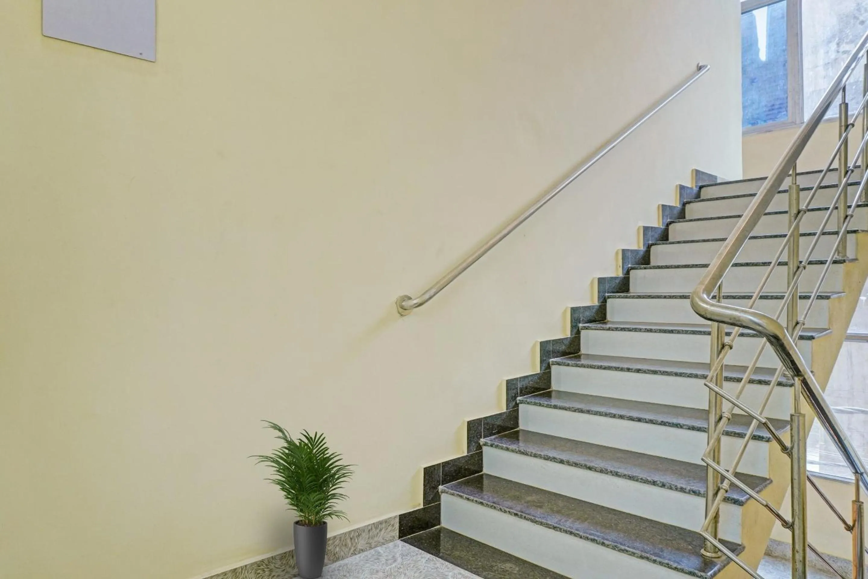 Lobby or reception in Hotel O Shree New Hotel Rajdhani