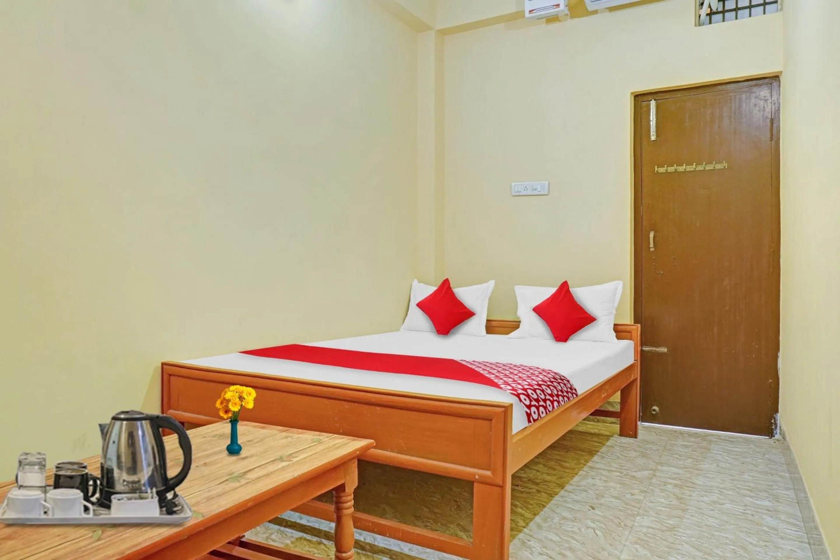 Lobby or reception, Bed in Hotel O Shree New Hotel Rajdhani