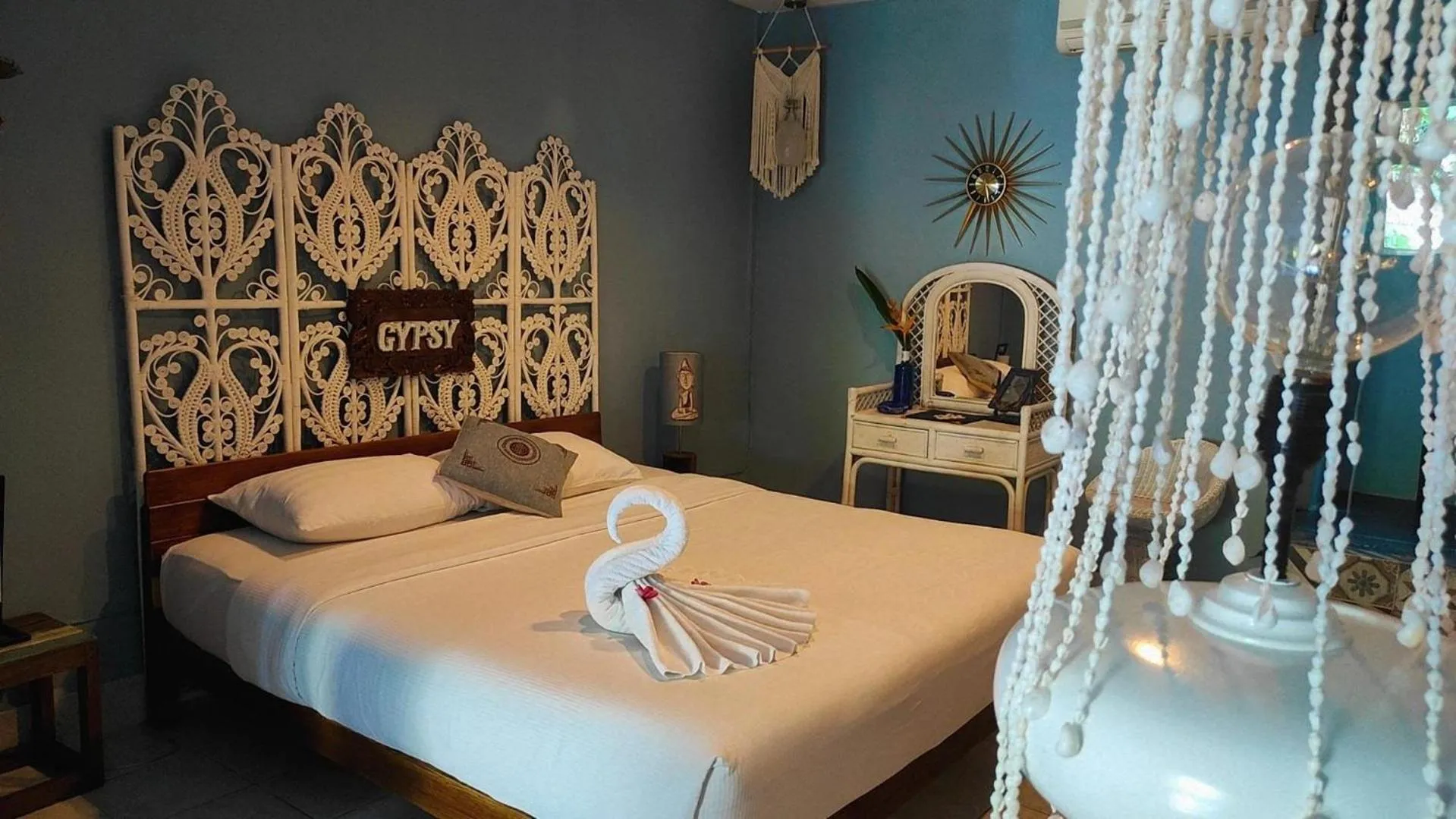 Photo of the whole room, Bed in Baan sikhao Yanui