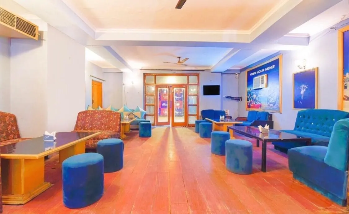 Restaurant/places to eat in Hotel O Shan