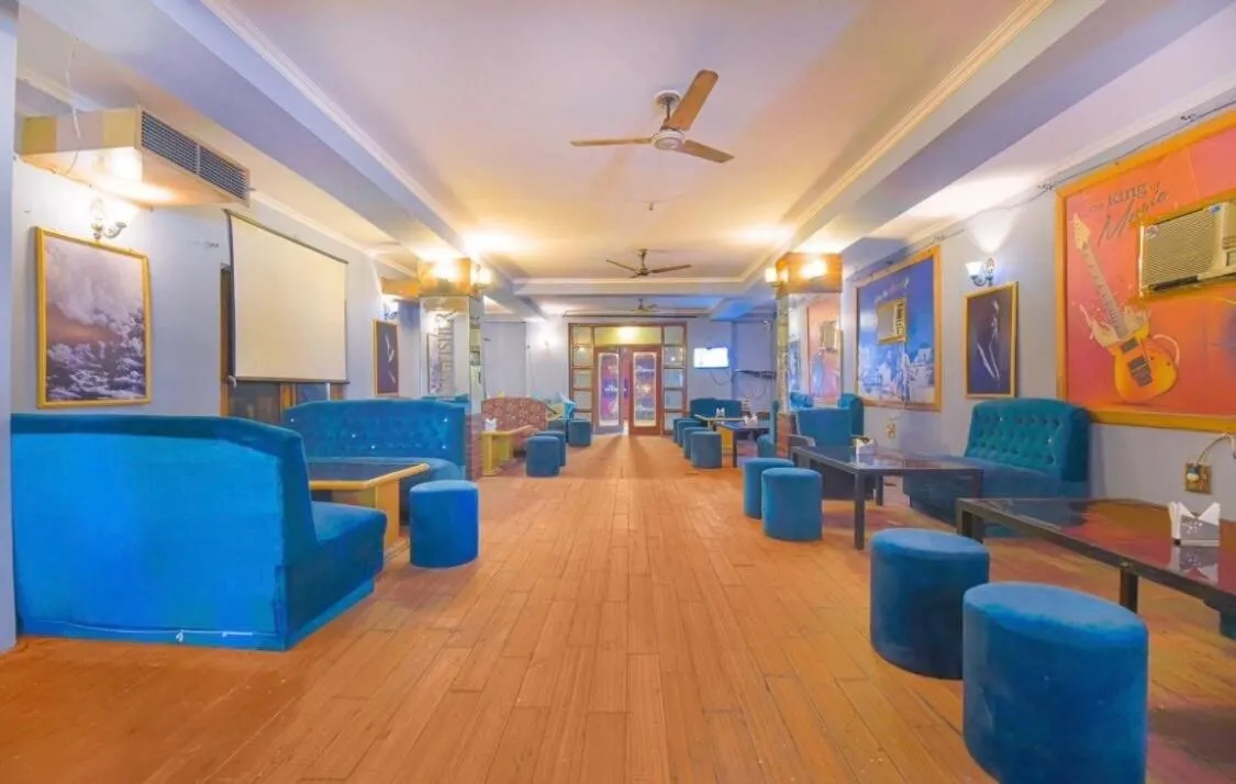 Restaurant/places to eat in Hotel O Shan