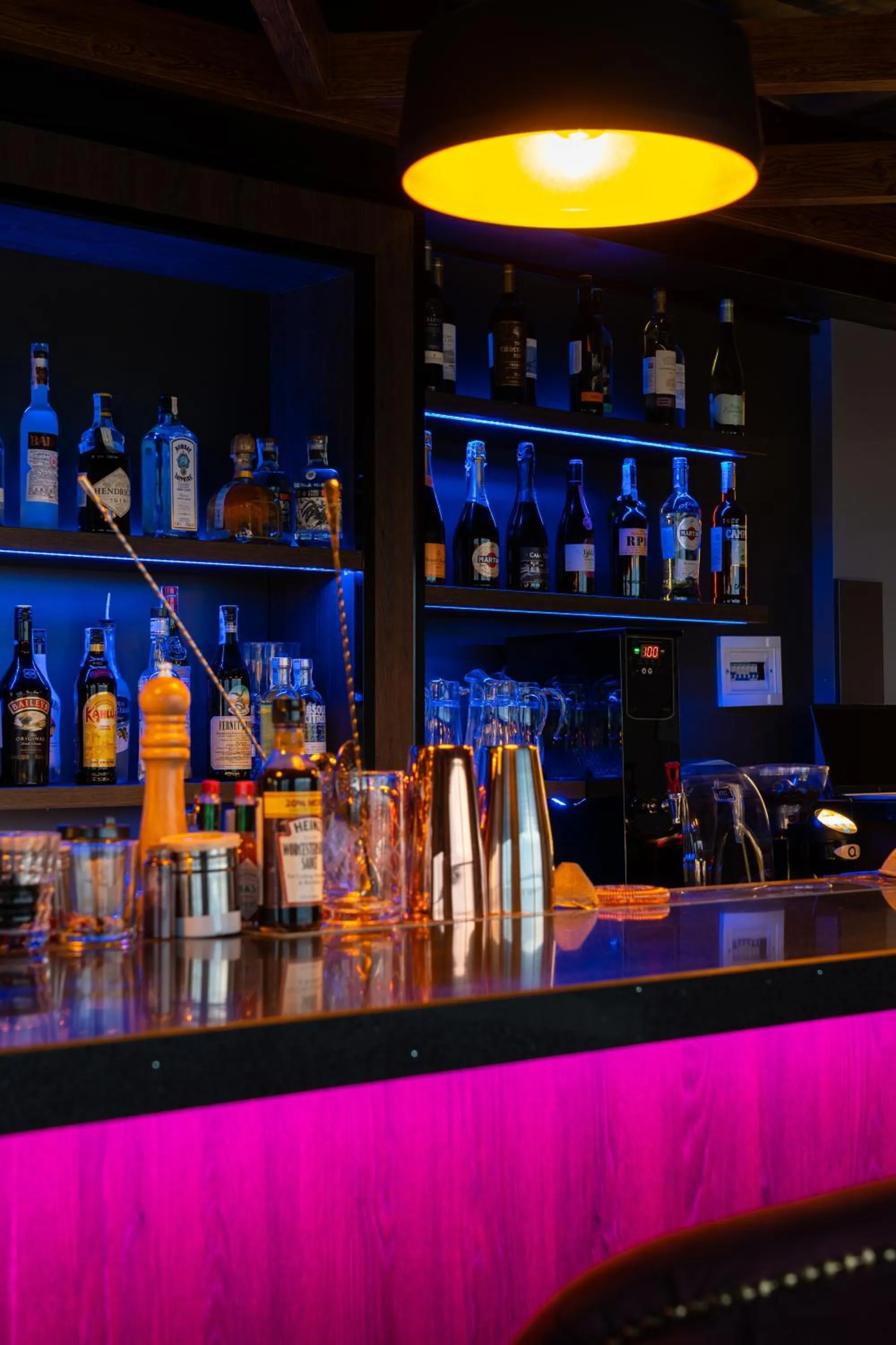 Lounge or bar in Shamsan Airport Hotel