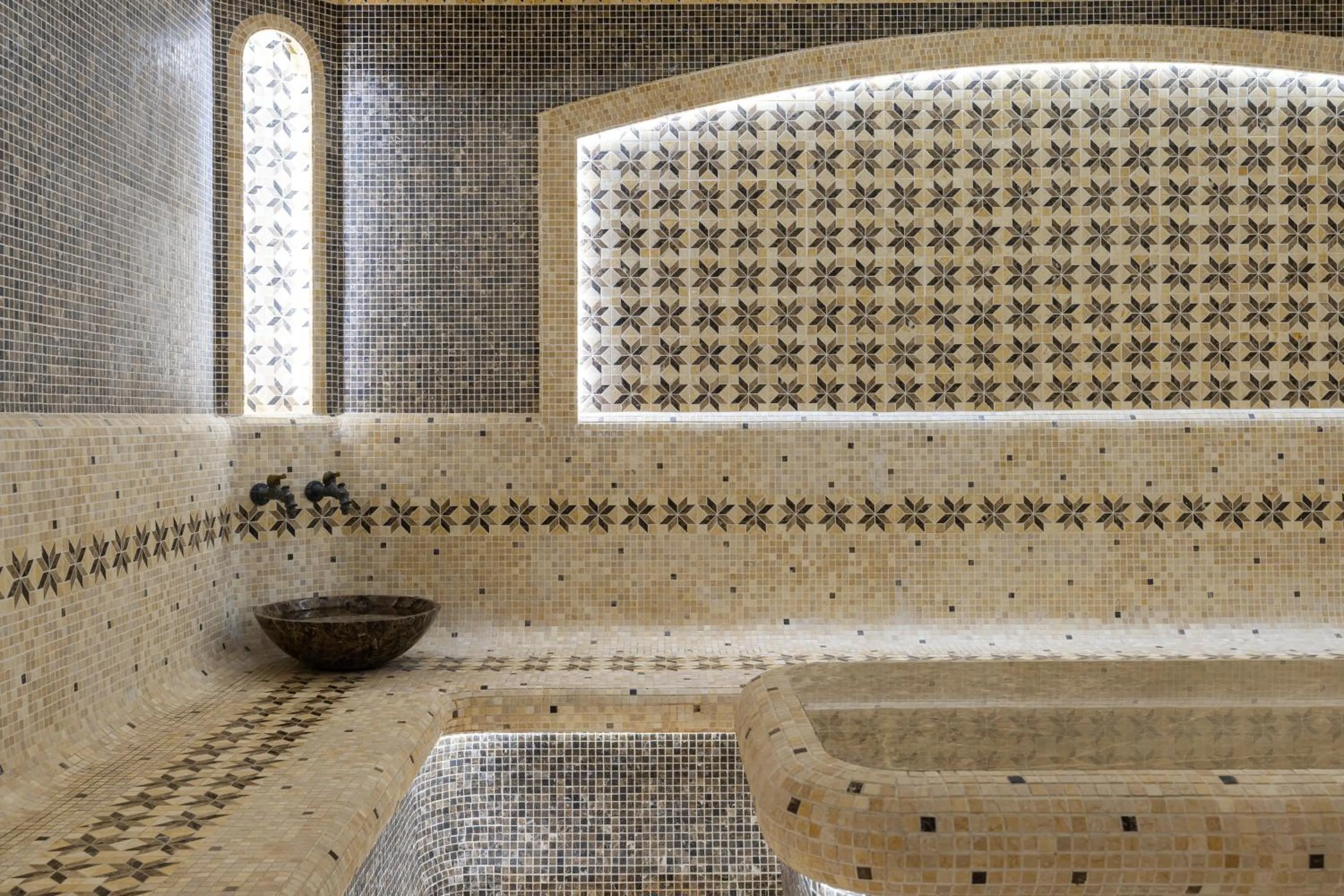 Hot Tub in Shamsan Airport Hotel