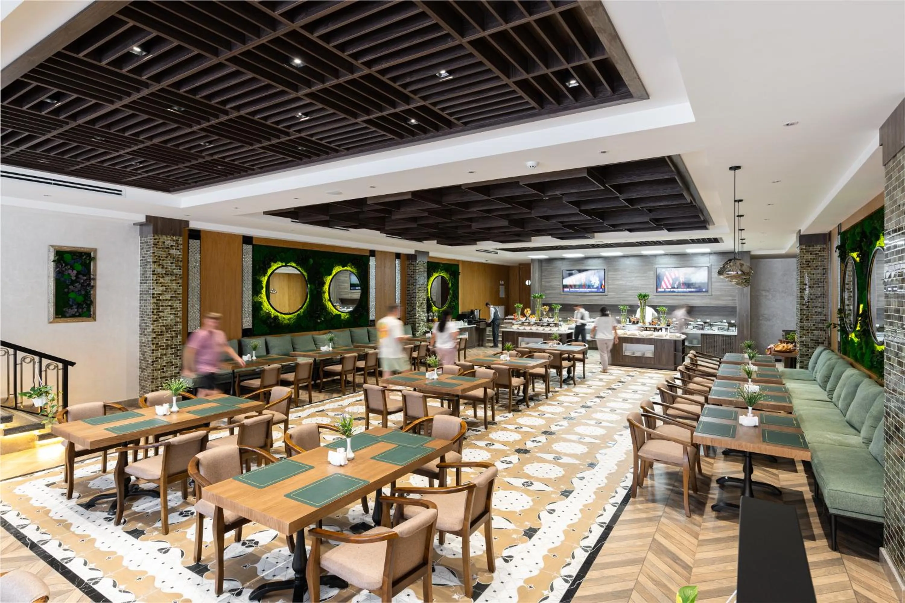 Restaurant/places to eat in Shamsan Airport Hotel