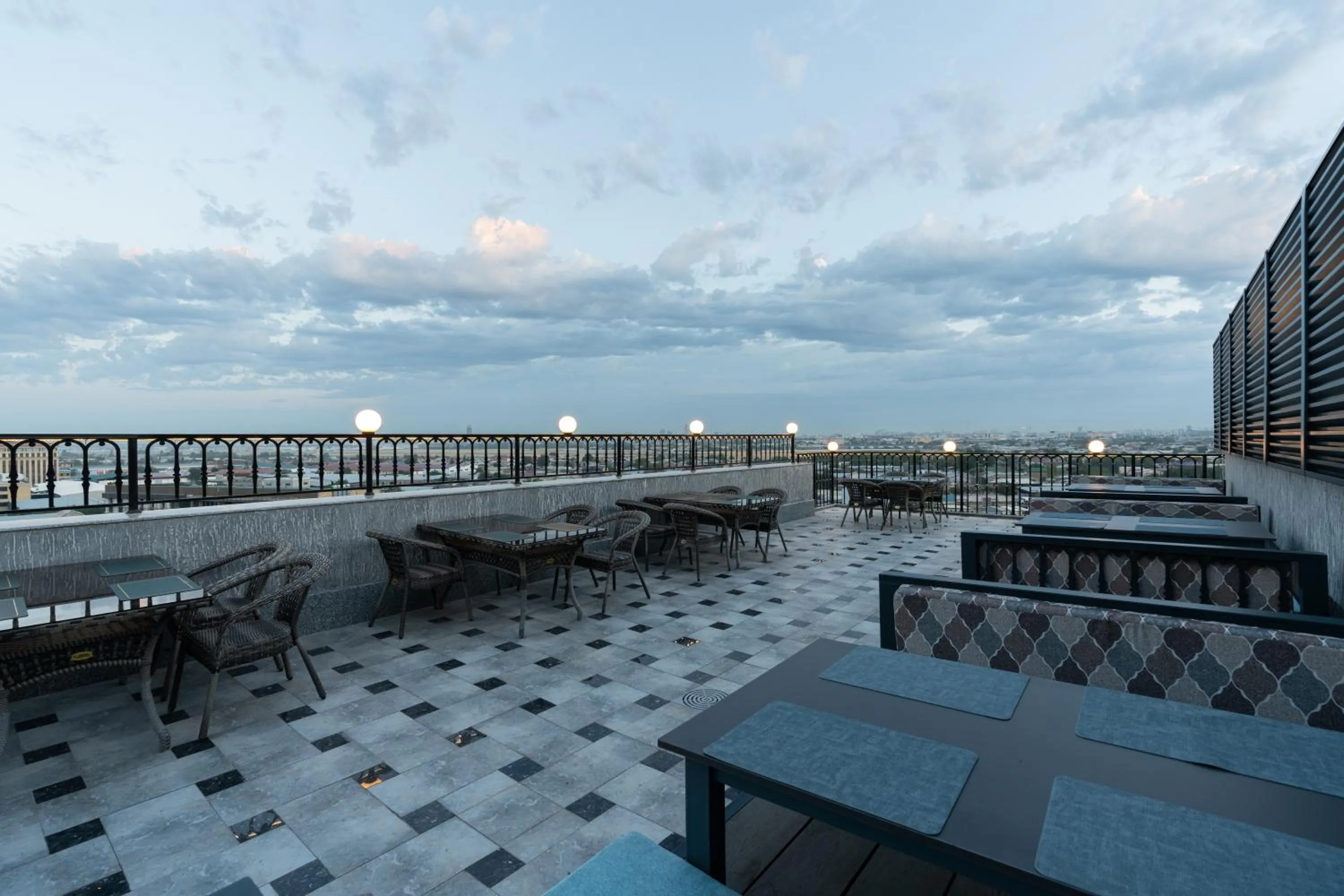 Day in Shamsan Airport Hotel