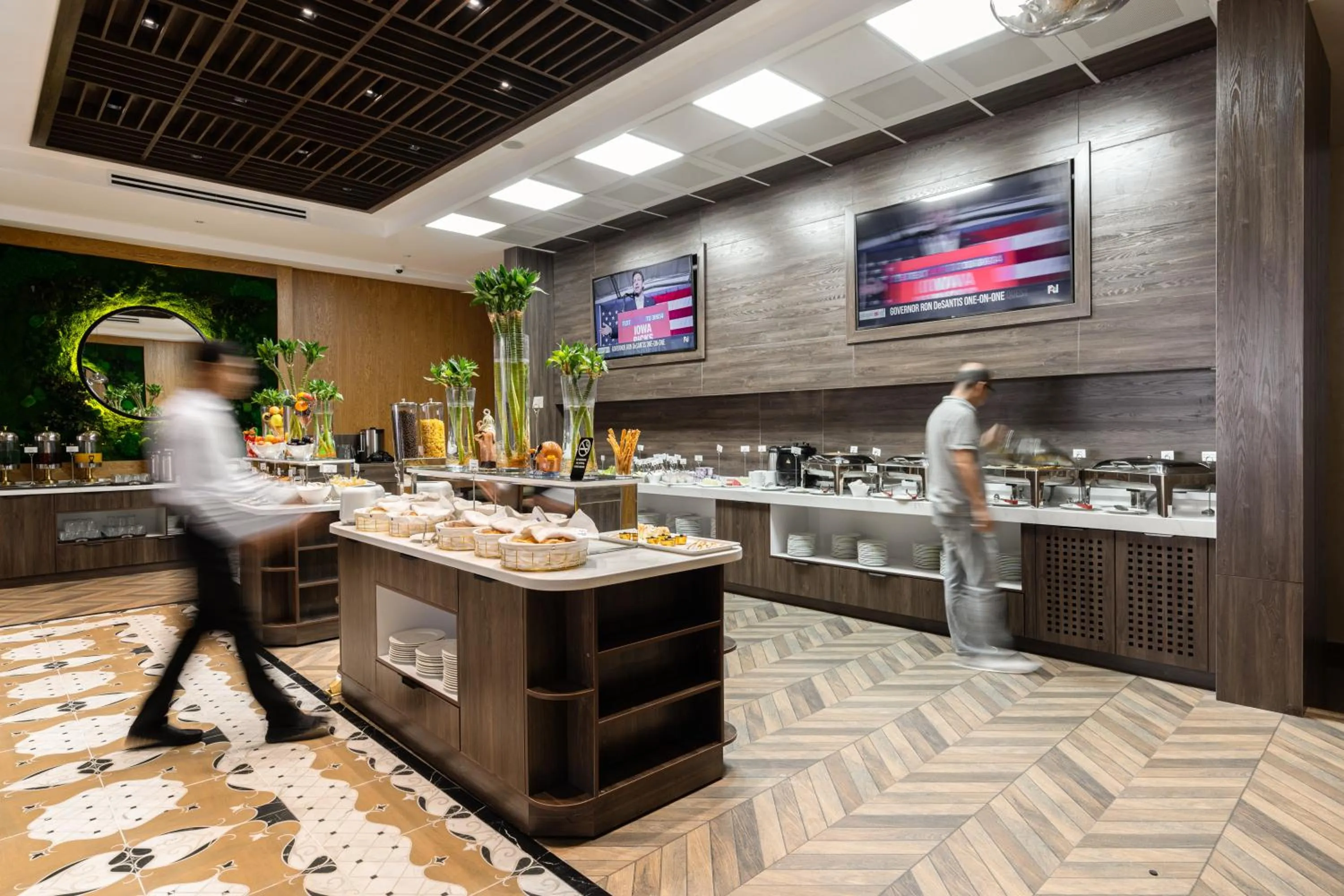 Restaurant/places to eat in Shamsan Airport Hotel