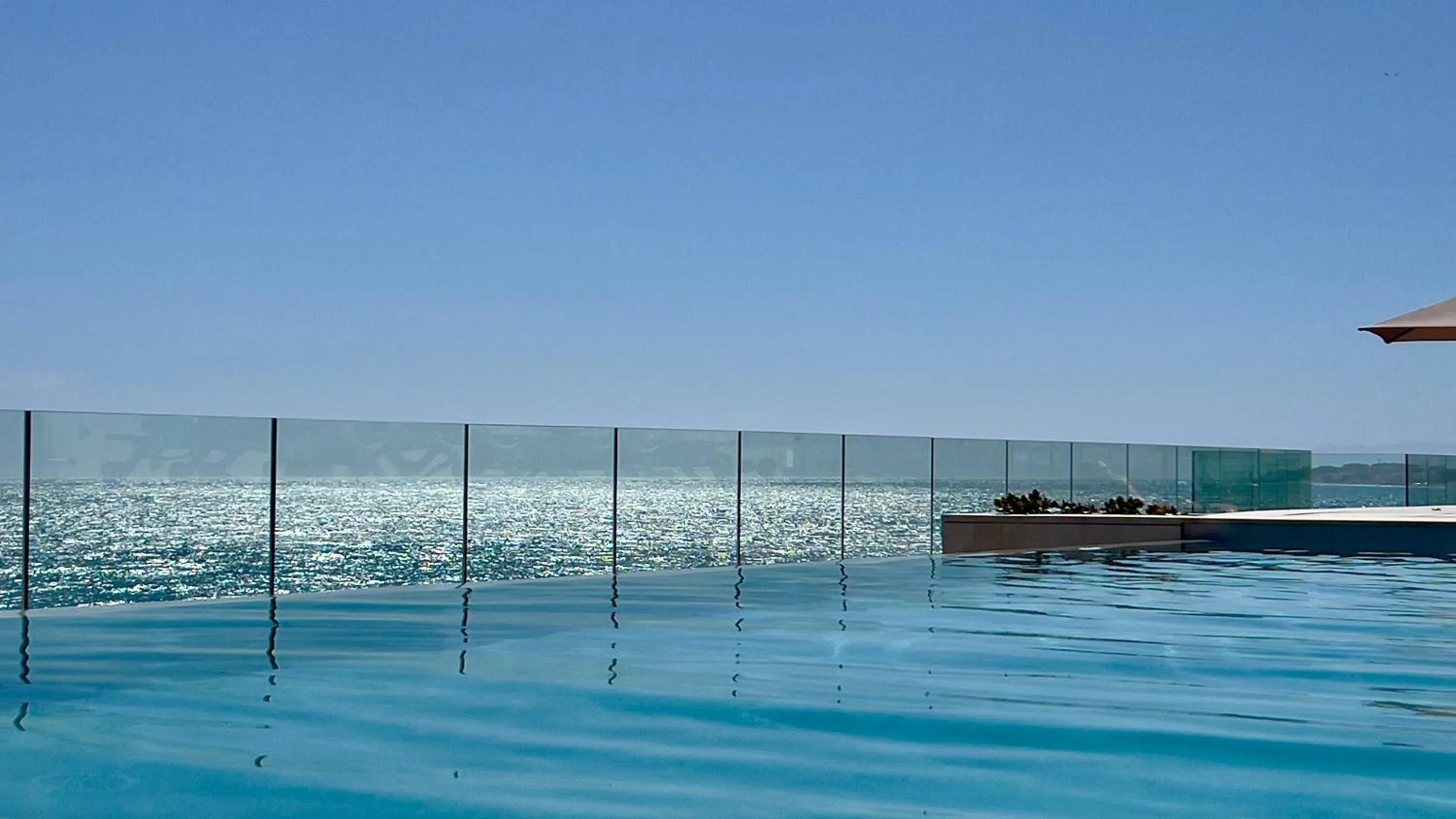 Swimming pool in Perla Marina