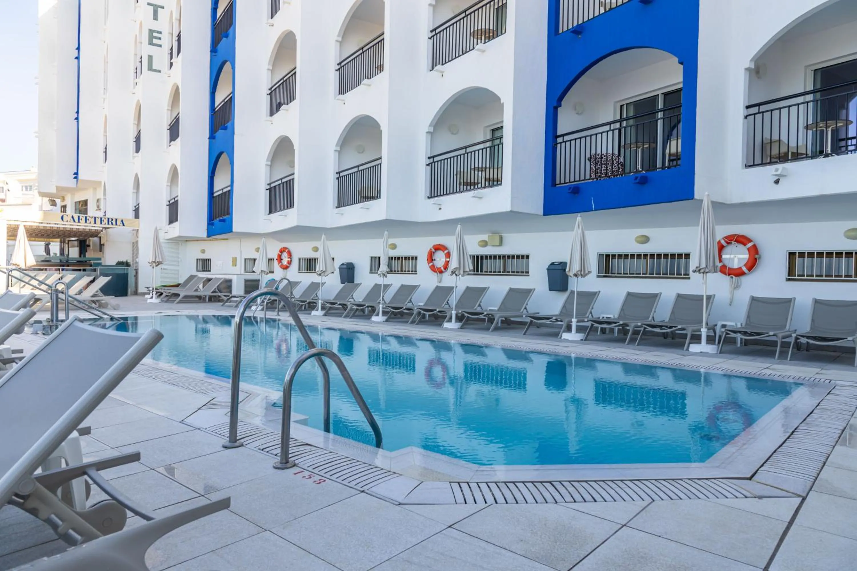 Swimming pool in Perla Marina