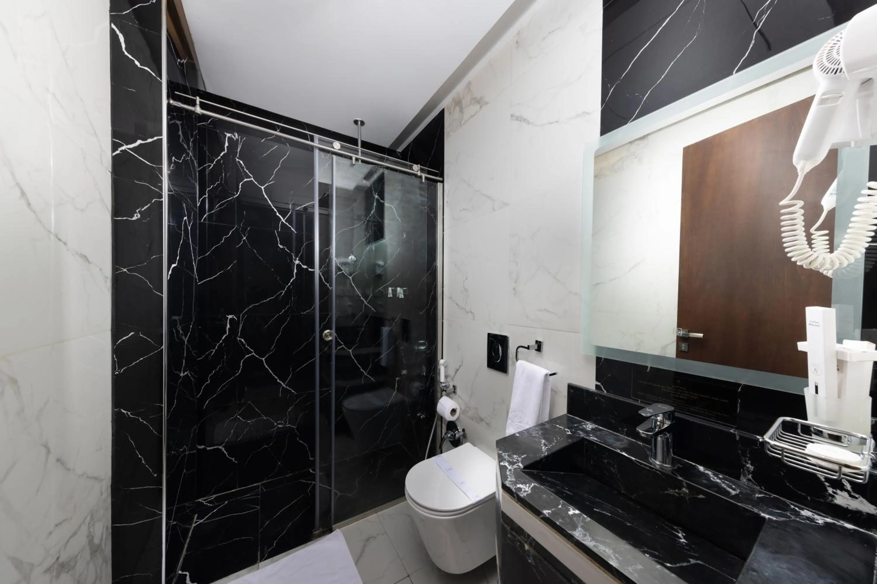 Luxury Night Al Munsiyah