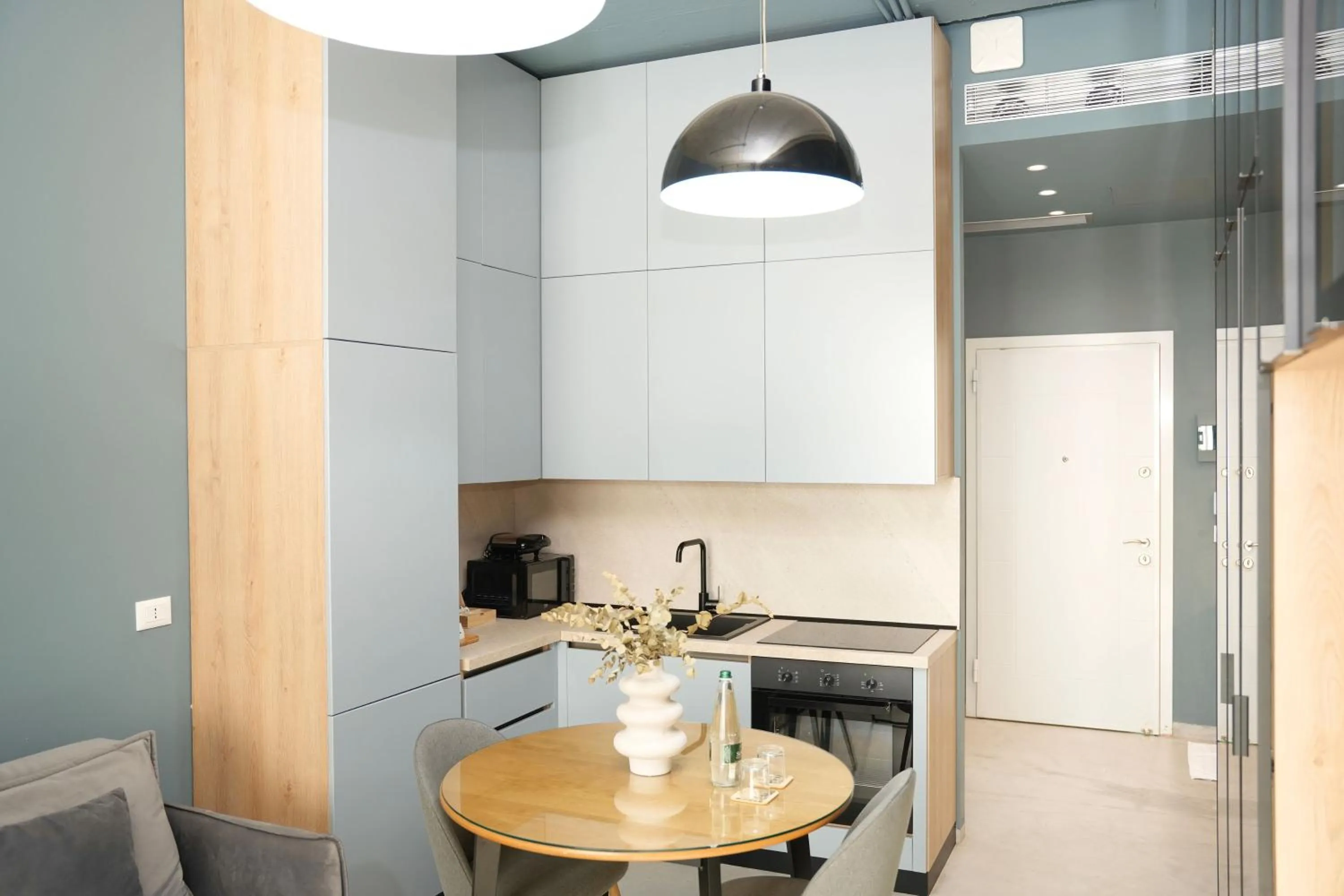 Kitchen or kitchenette in Ambassador Skyline Apartments
