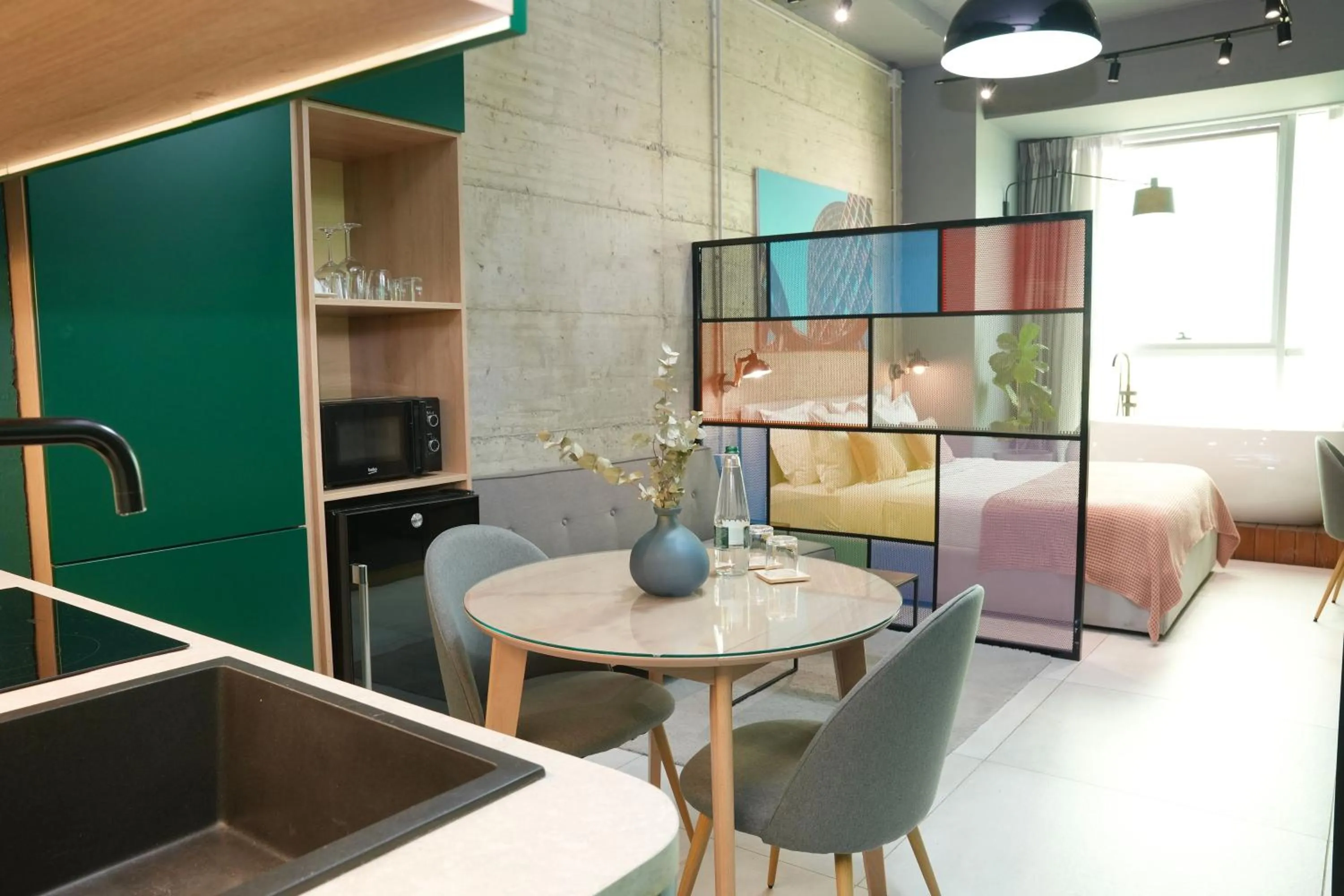 Kitchen or kitchenette in Ambassador Skyline Apartments