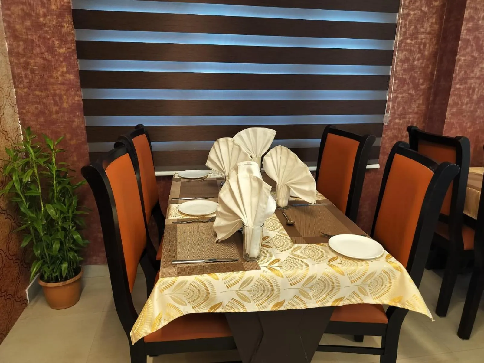 Restaurant/places to eat in Hotel Seven Hills