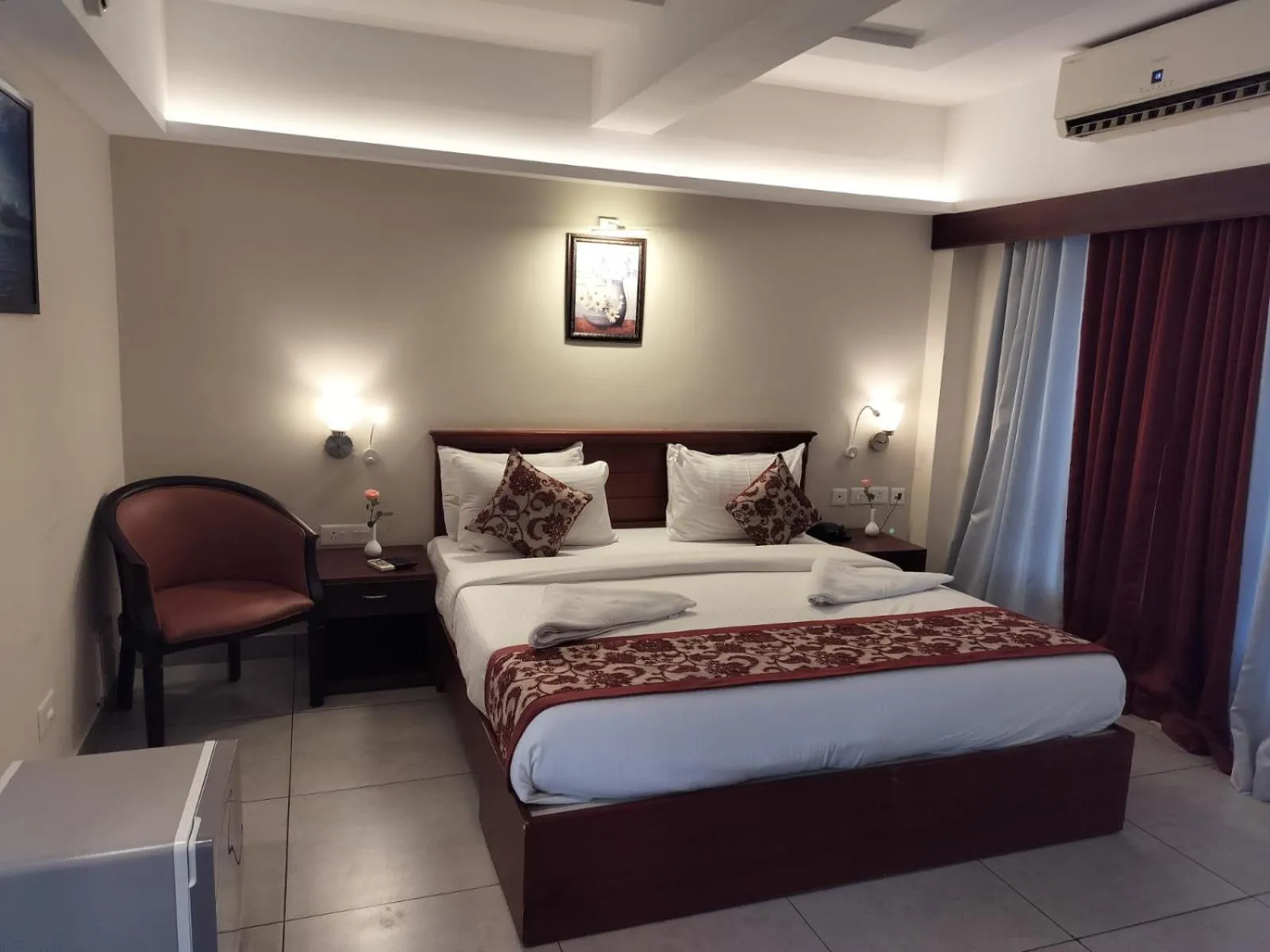 Bedroom, Bed in Hotel Seven Hills