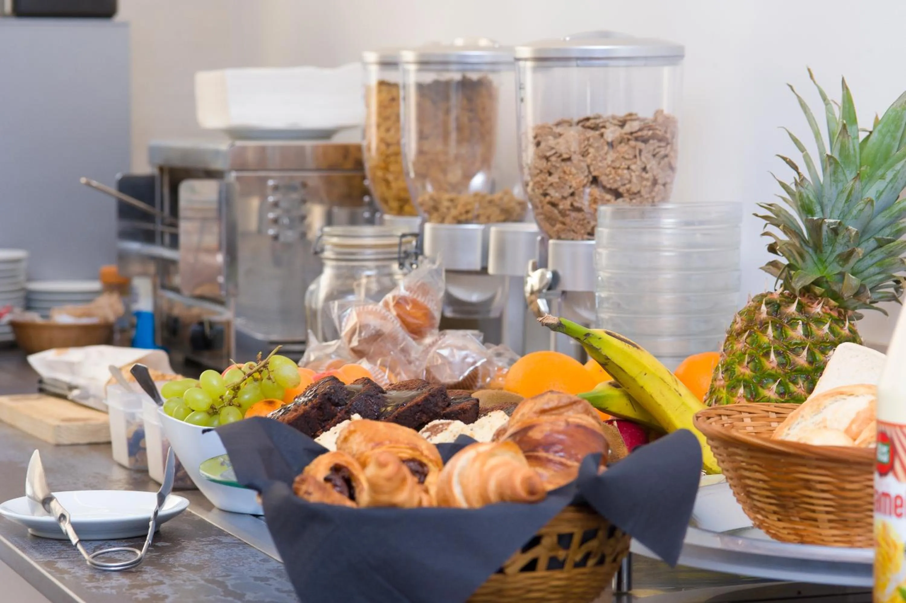 Restaurant/places to eat in Hotel Marfil