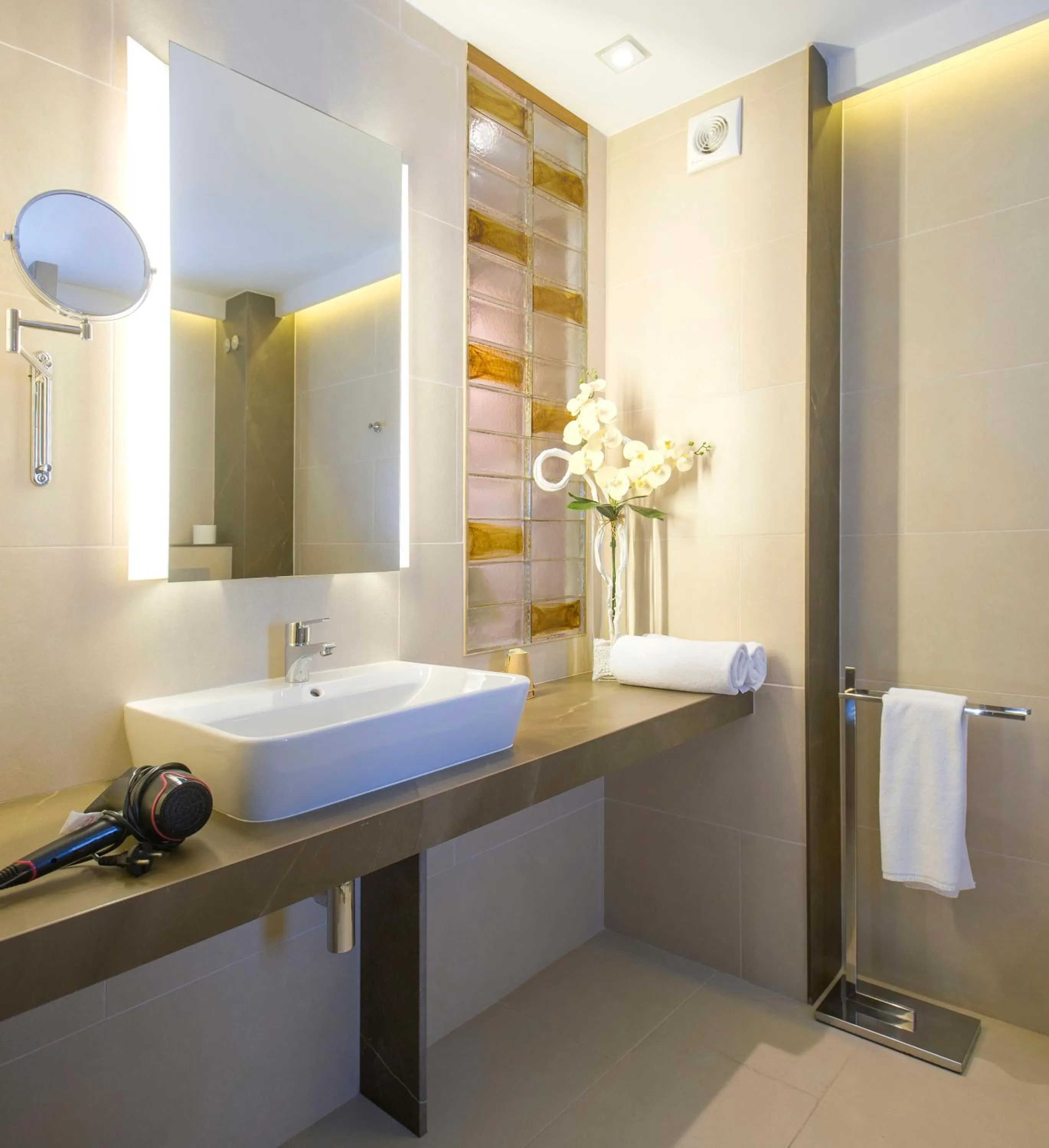 Shower in Hotel Marfil