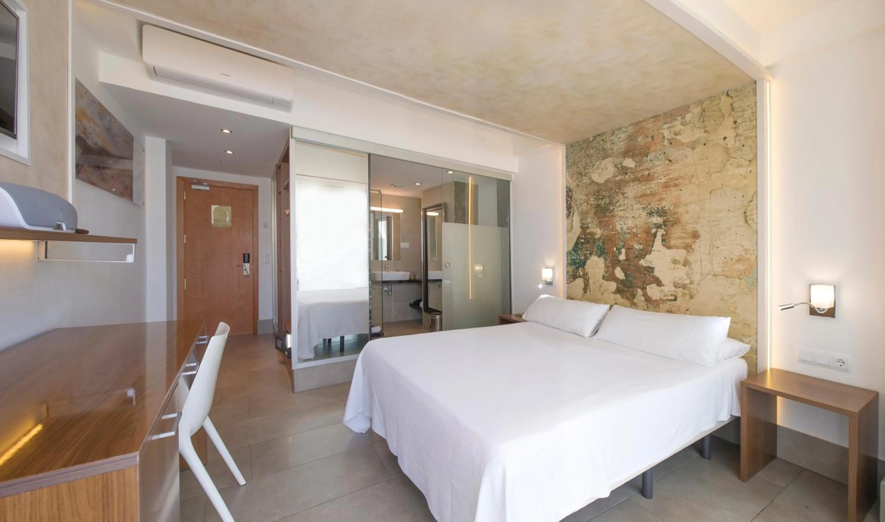 Shower in Hotel Marfil