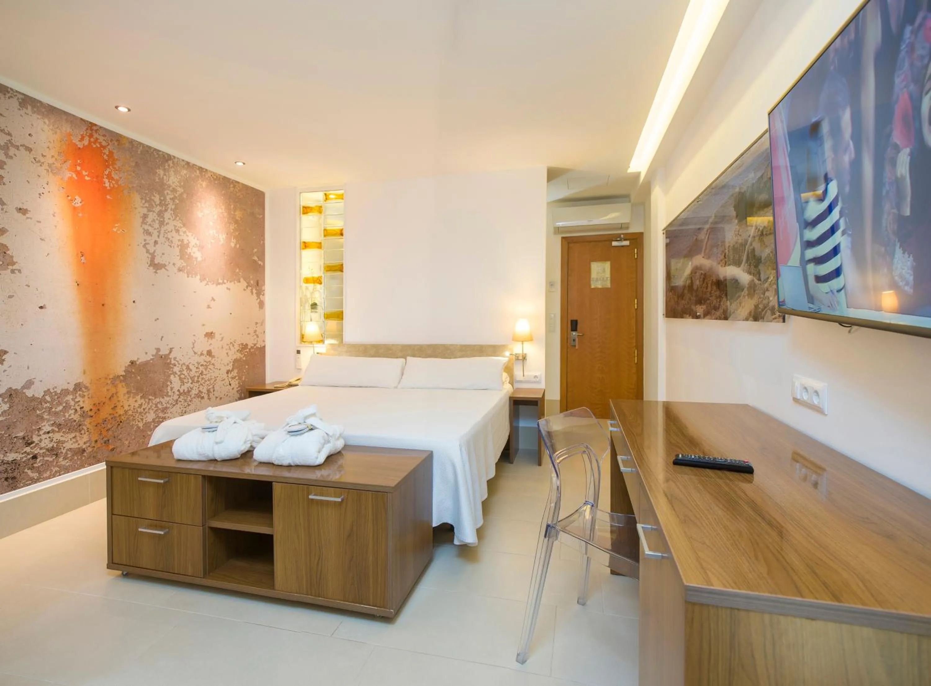 Photo of the whole room in Hotel Marfil