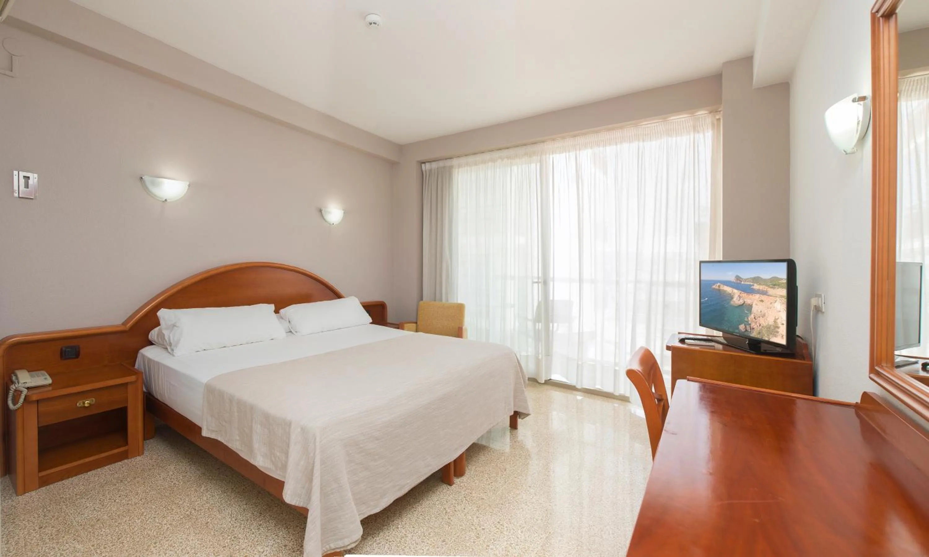 Photo of the whole room in Hotel Marfil