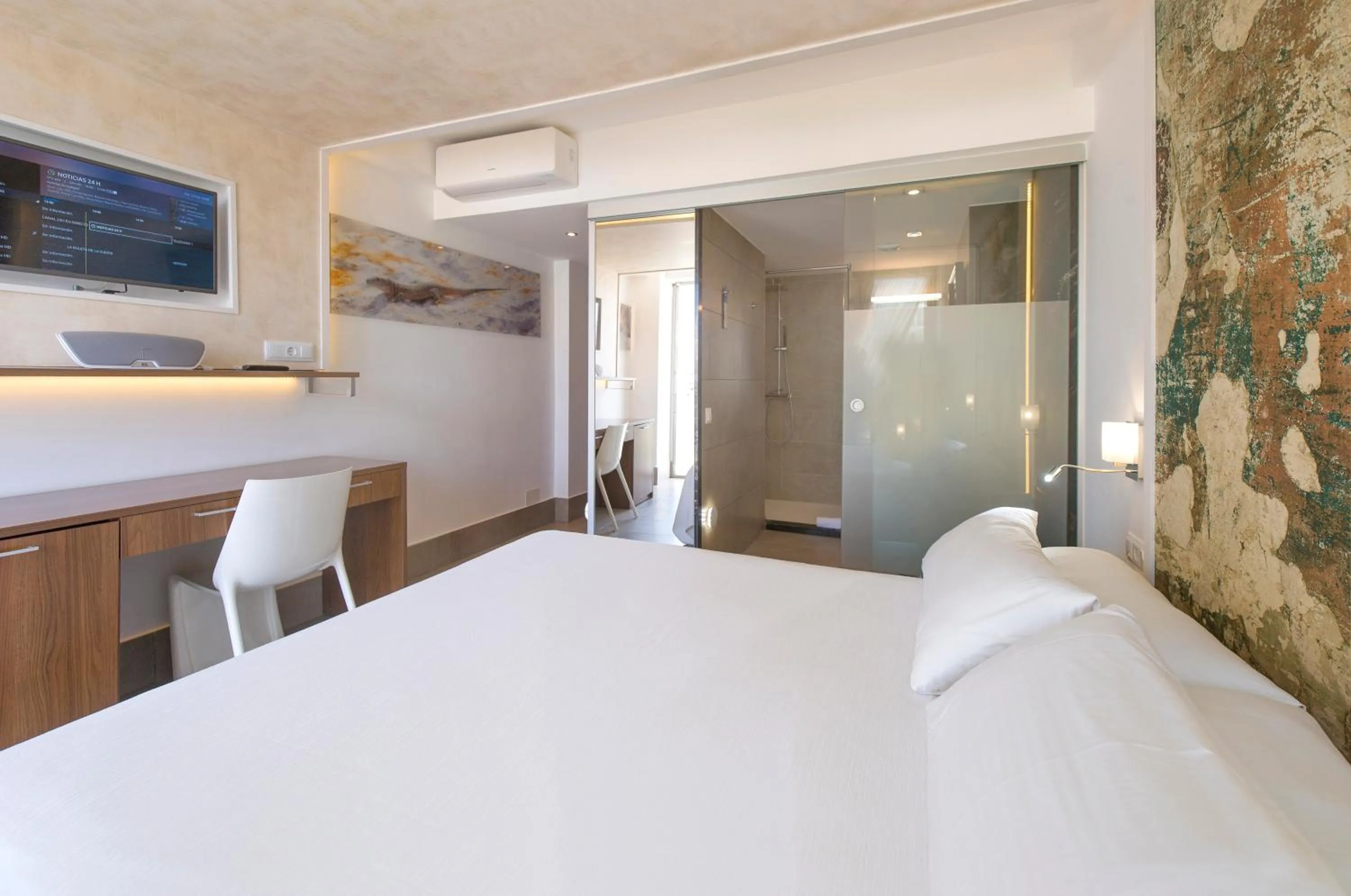 Shower in Hotel Marfil