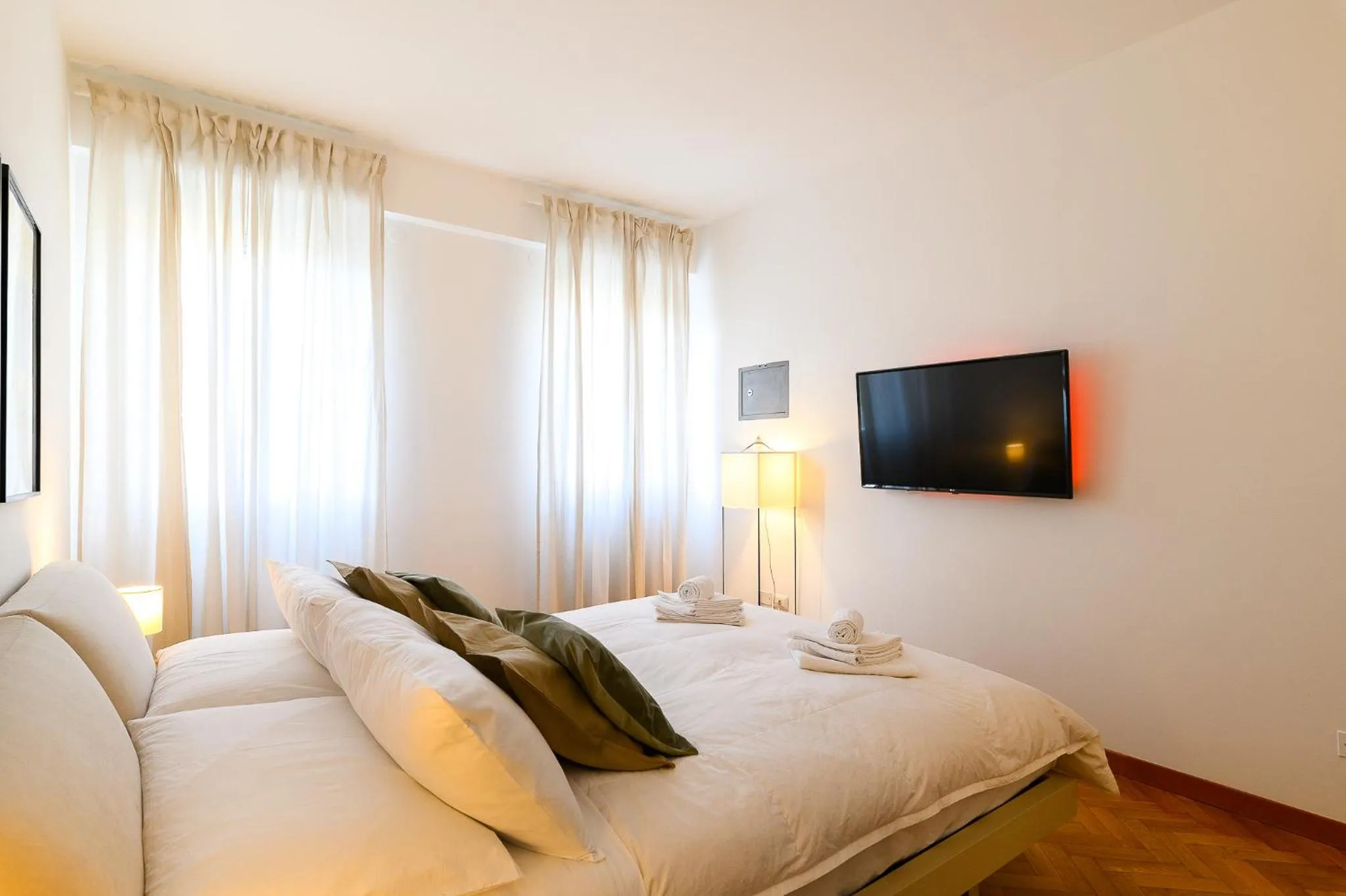 Bed in Peaceful Penthouse with Garage by NDP rent