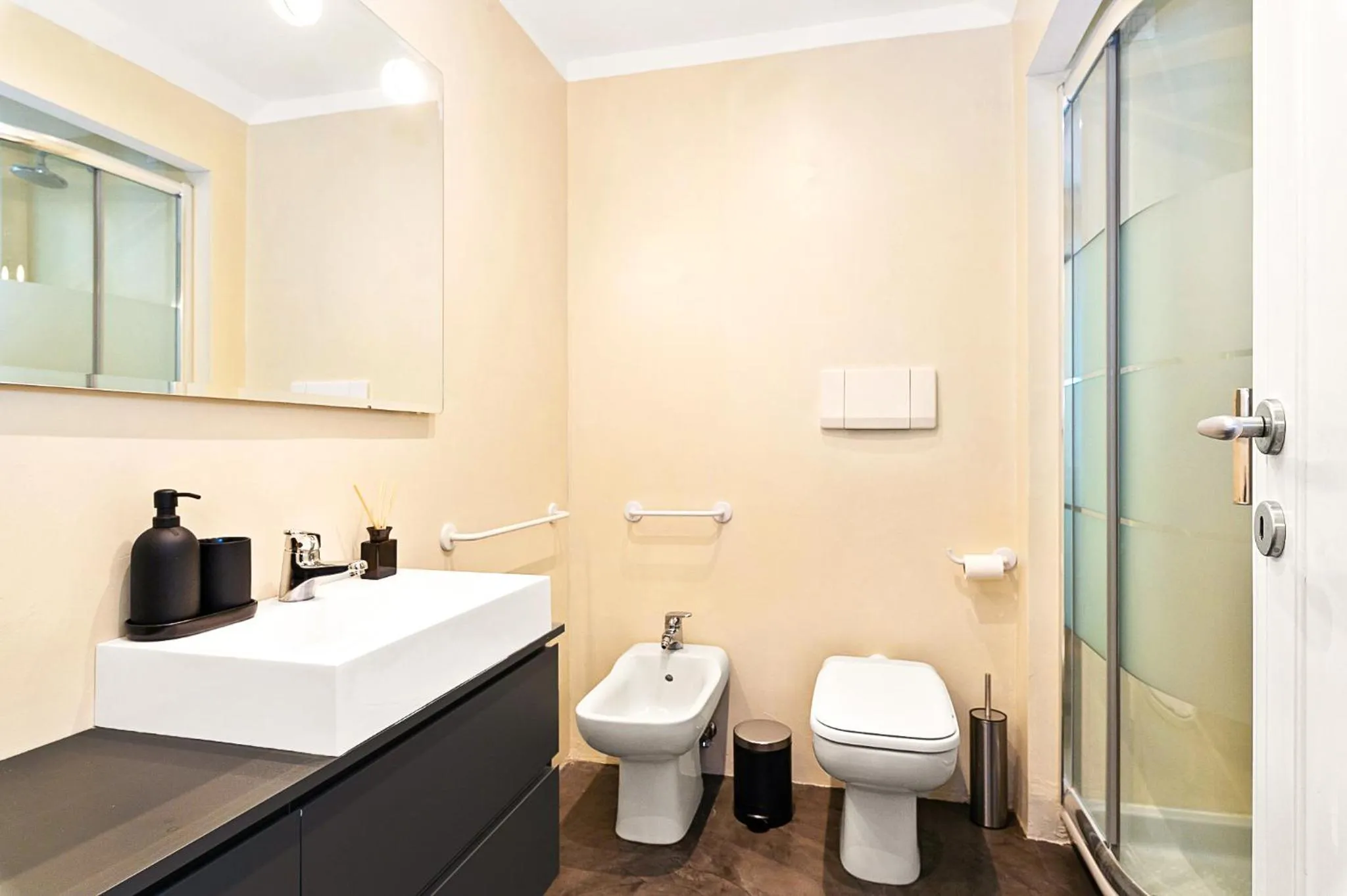 Shower in Peaceful Penthouse with Garage by NDP rent