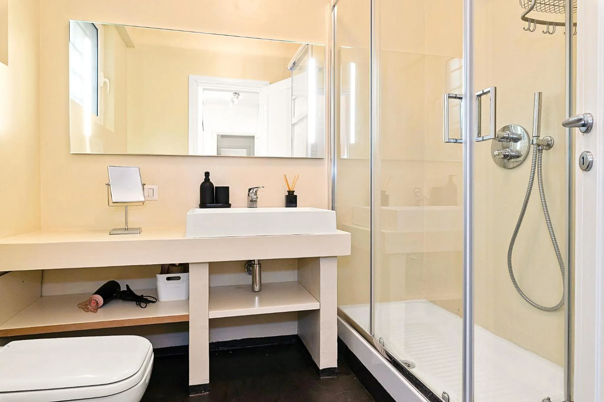 Shower in Peaceful Penthouse with Garage by NDP rent