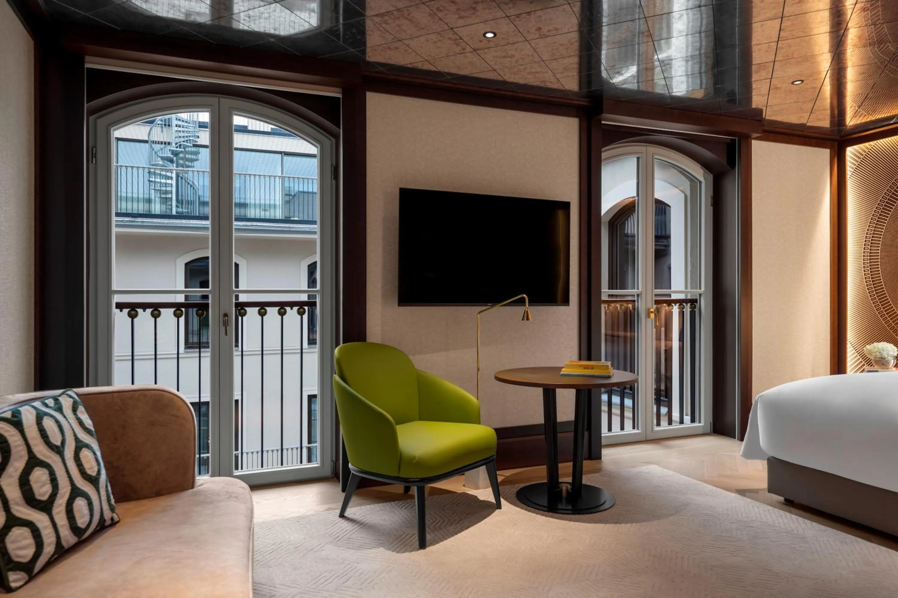 Photo of the whole room, Bed in Almanac Palais Vienna