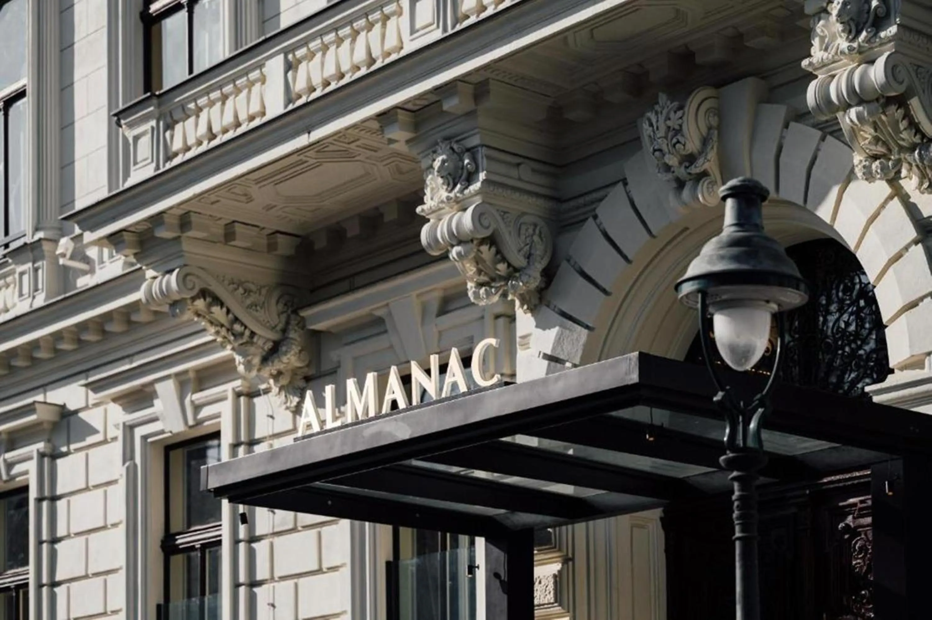 Facade/entrance in Almanac Palais Vienna