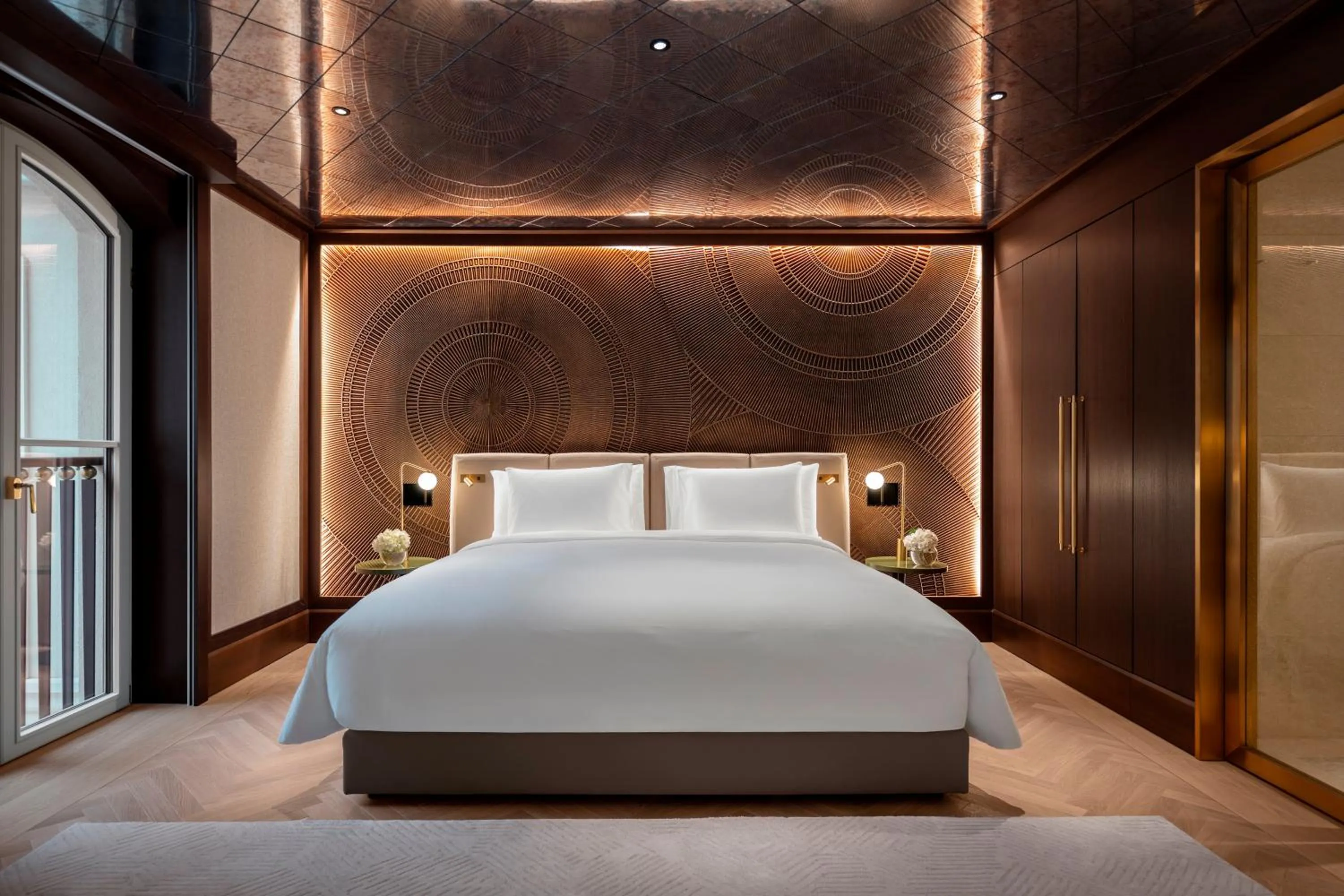 Photo of the whole room, Bed in Almanac Palais Vienna