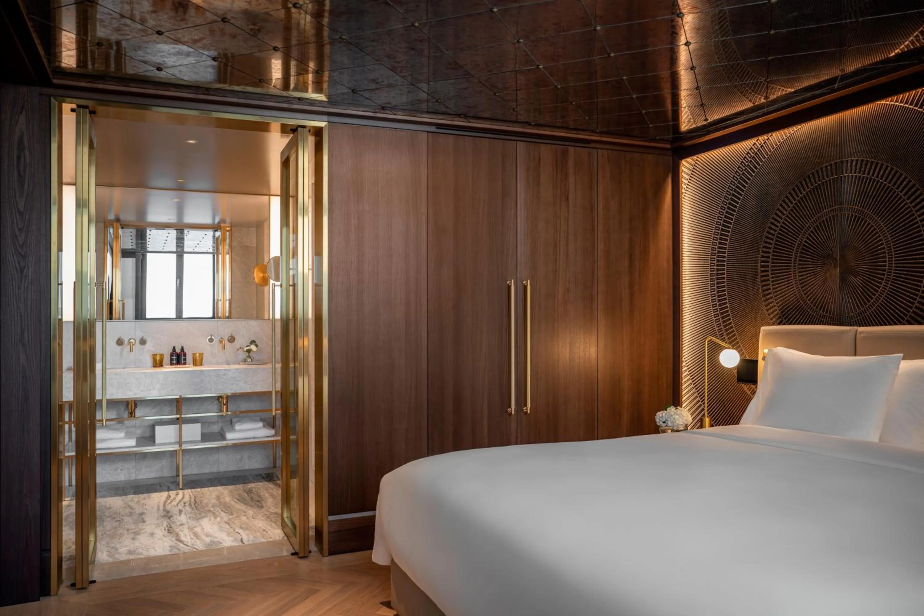 Photo of the whole room, Bed in Almanac Palais Vienna