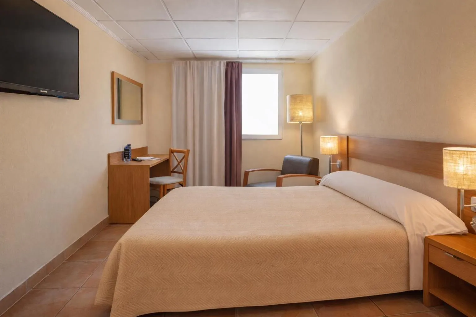 Photo of the whole room, Bed in Hotel RH Casablanca Suites