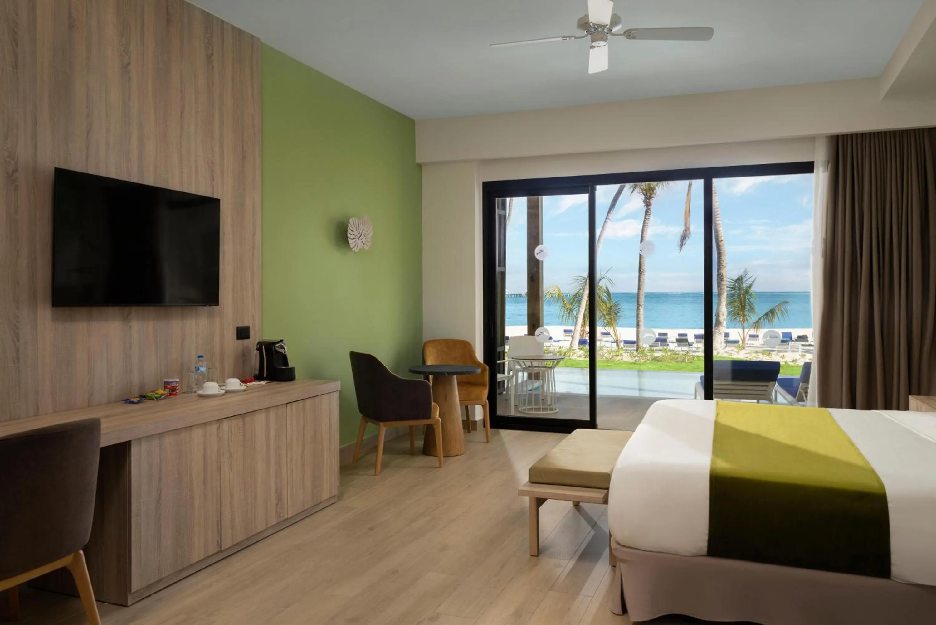 Bed in Serenade All Suites - Adults Only Resort