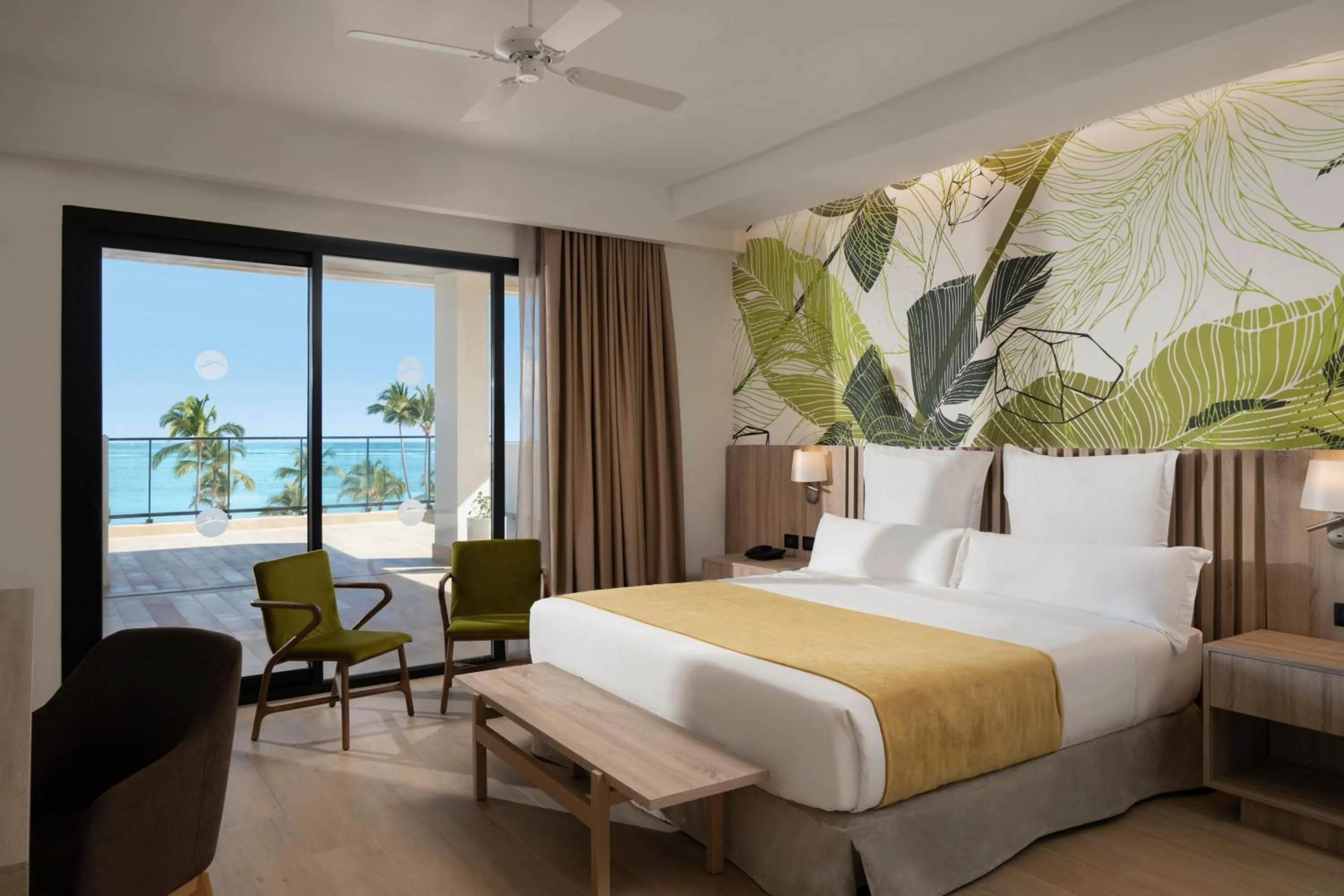 Bed in Serenade All Suites - Adults Only Resort