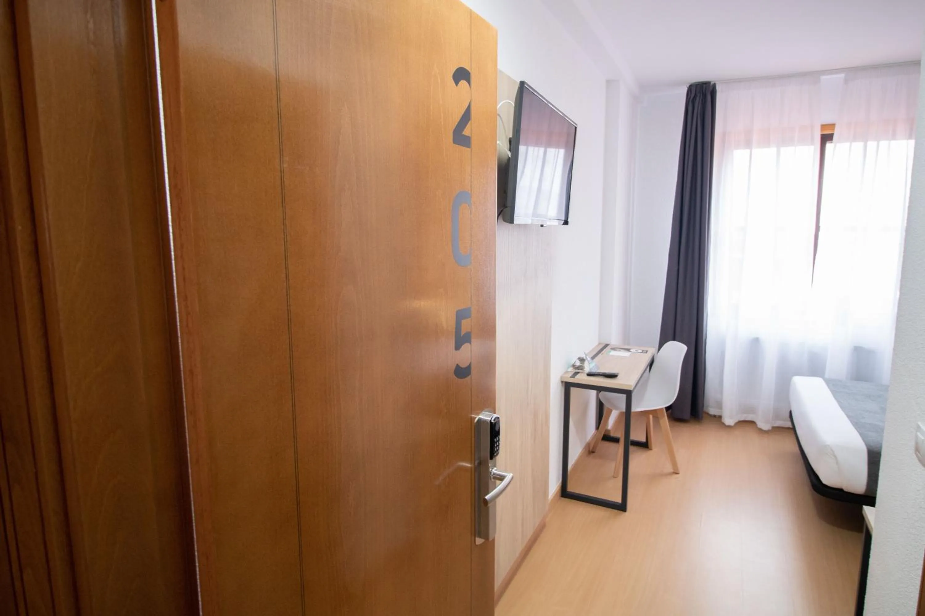 Photo of the whole room, Bed in Alda Puerto Seco