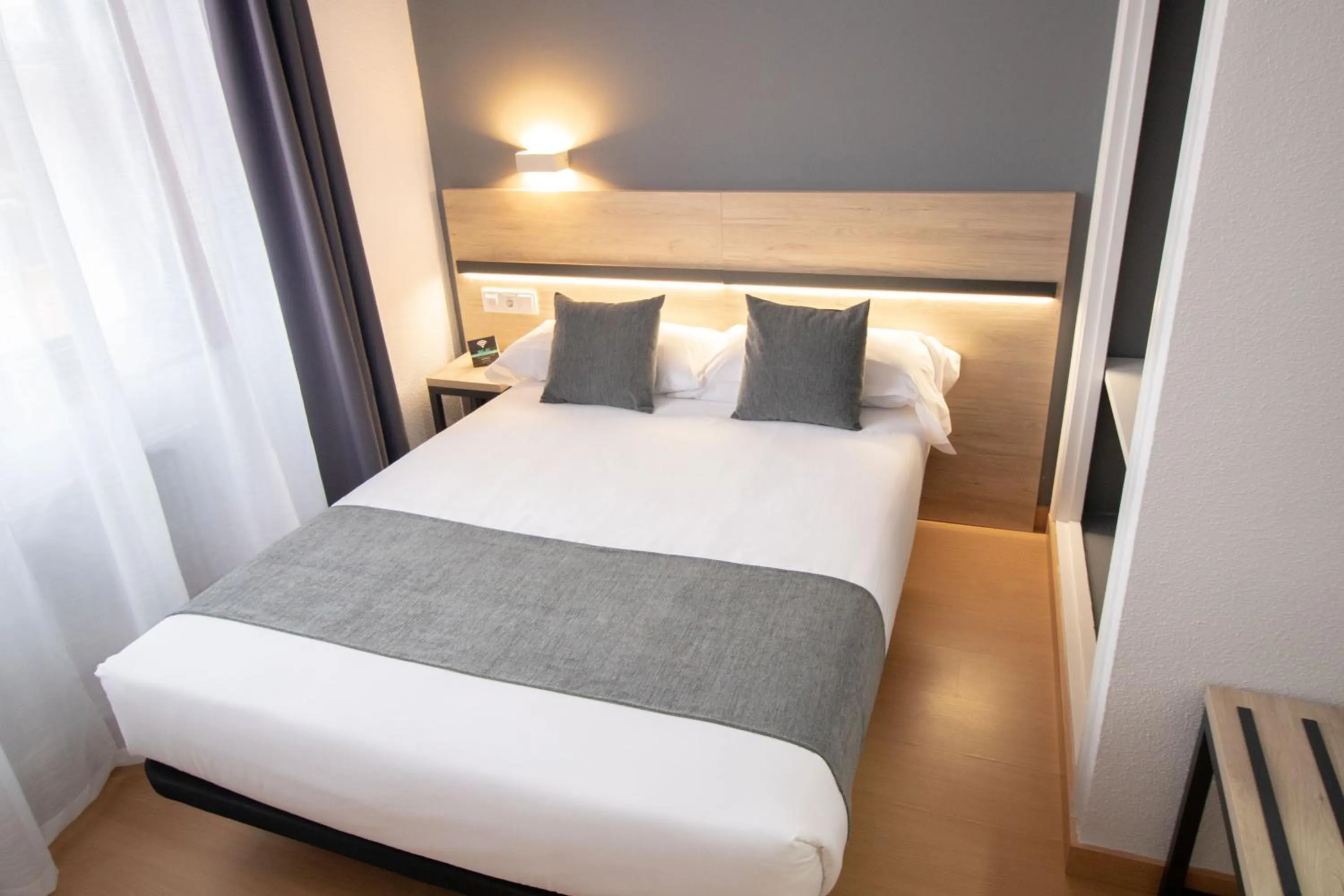 Photo of the whole room, Bed in Alda Puerto Seco