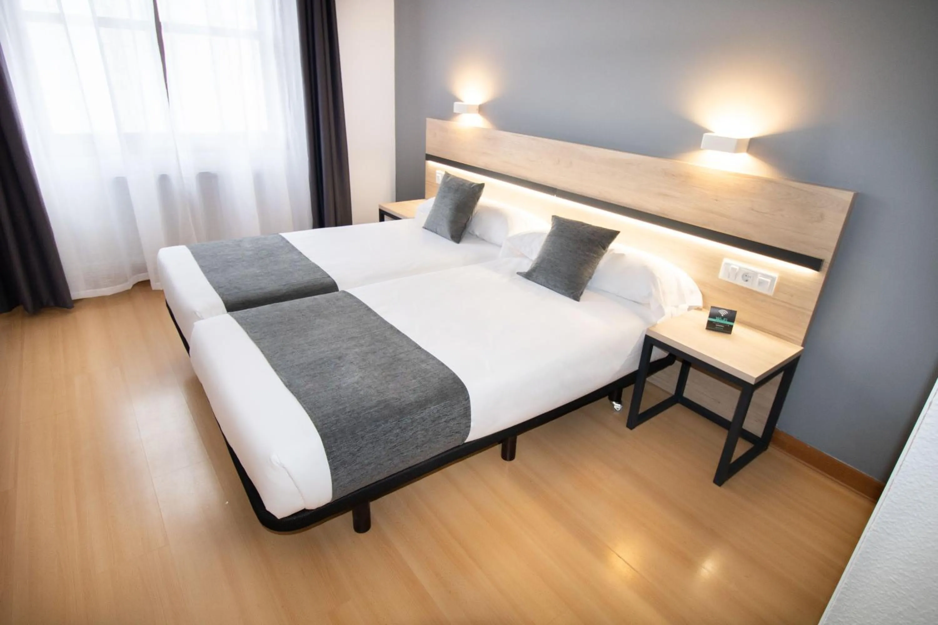 Photo of the whole room, Bed in Alda Puerto Seco