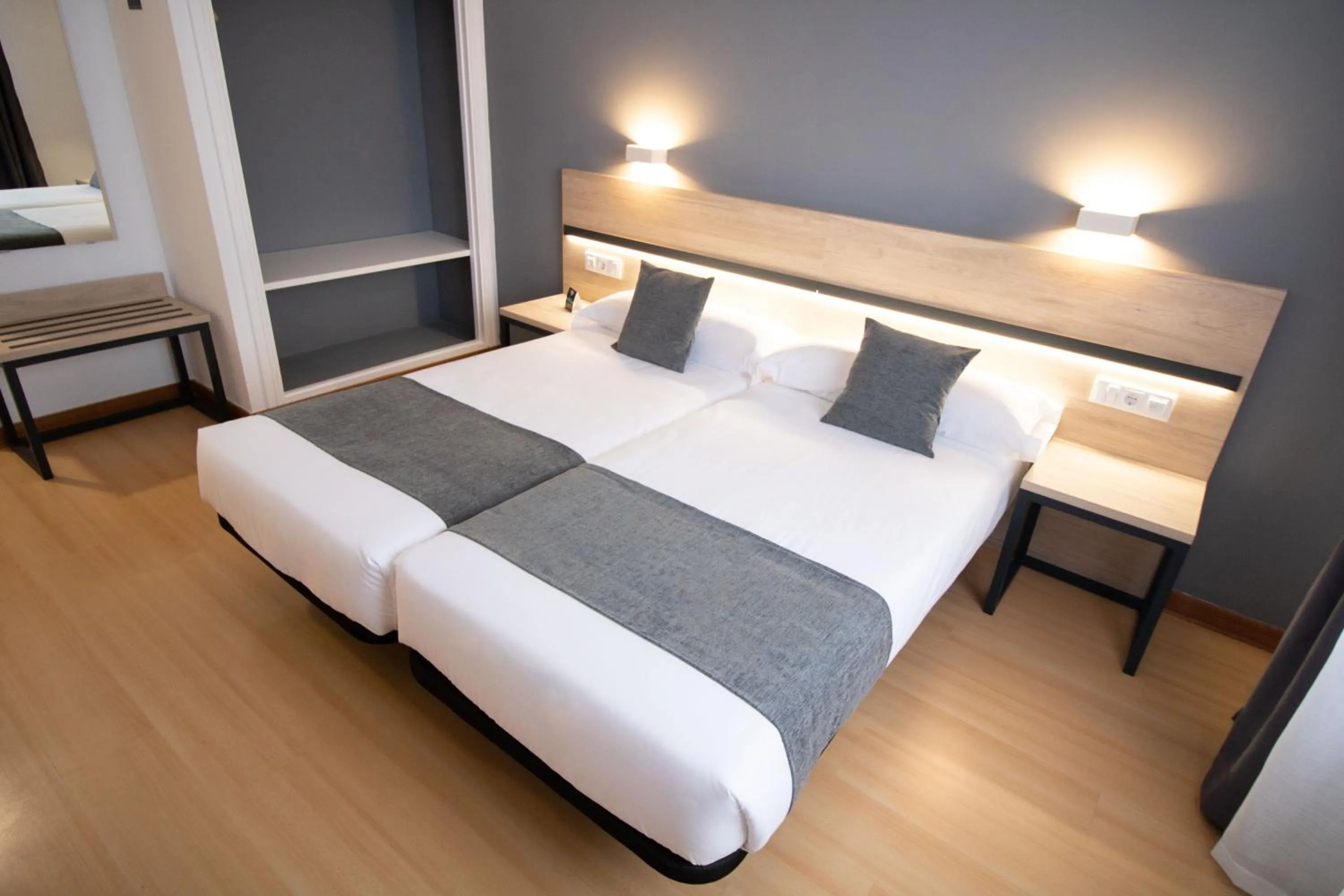 Photo of the whole room, Bed in Alda Puerto Seco